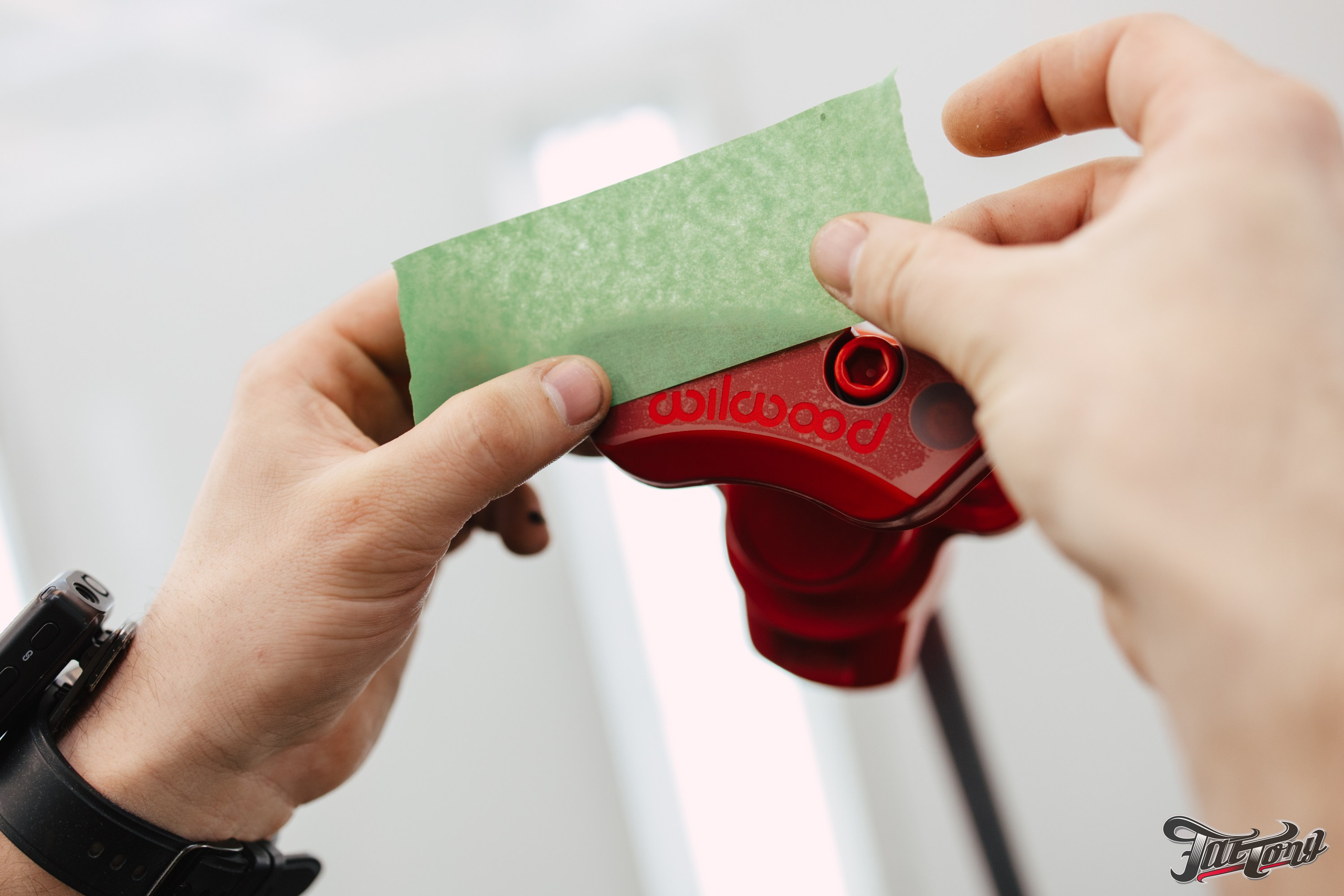 Суппорта Wilwood окрас в красный с нанесением логотипа. DeLorein