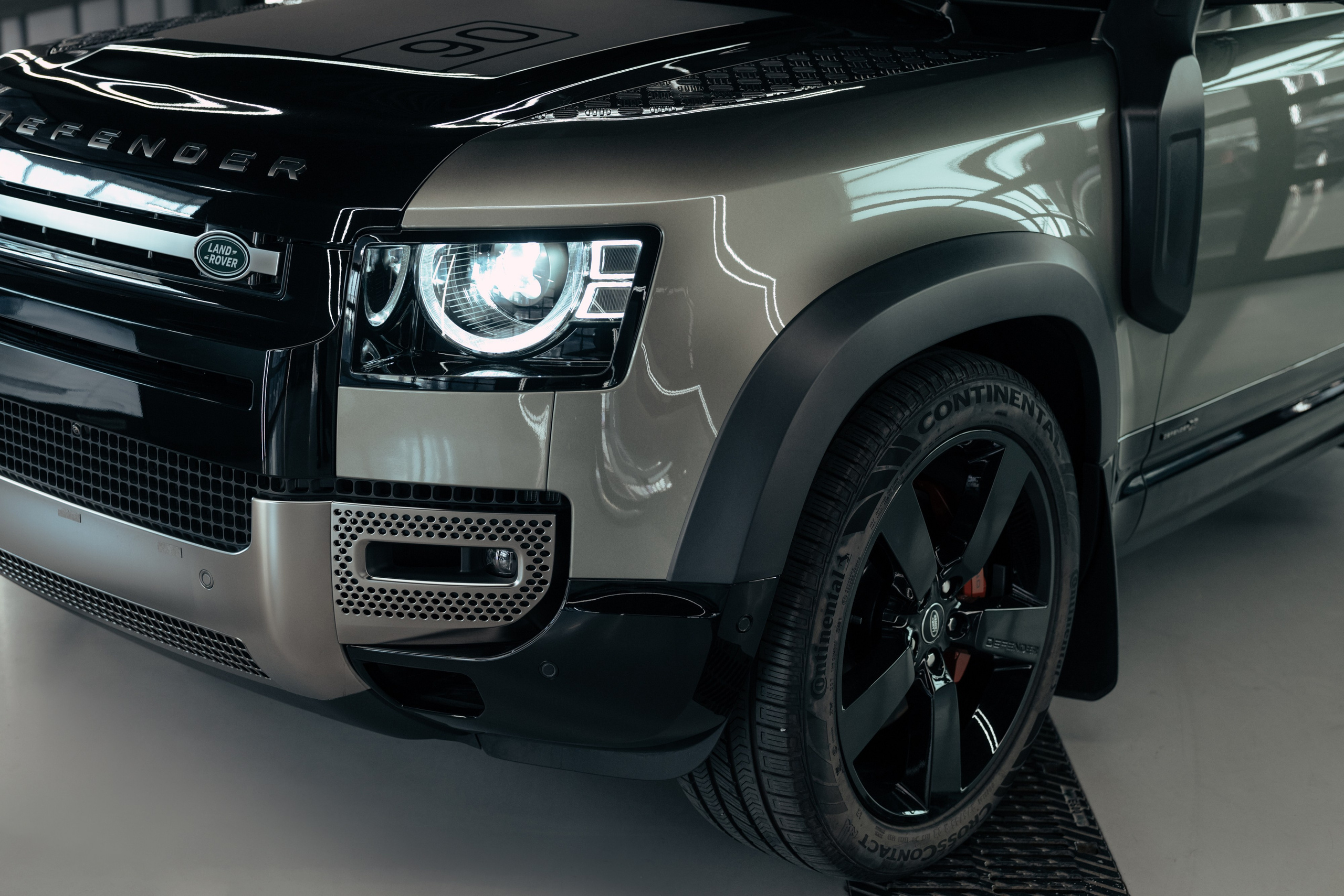 Defender 3 door. DeLorein