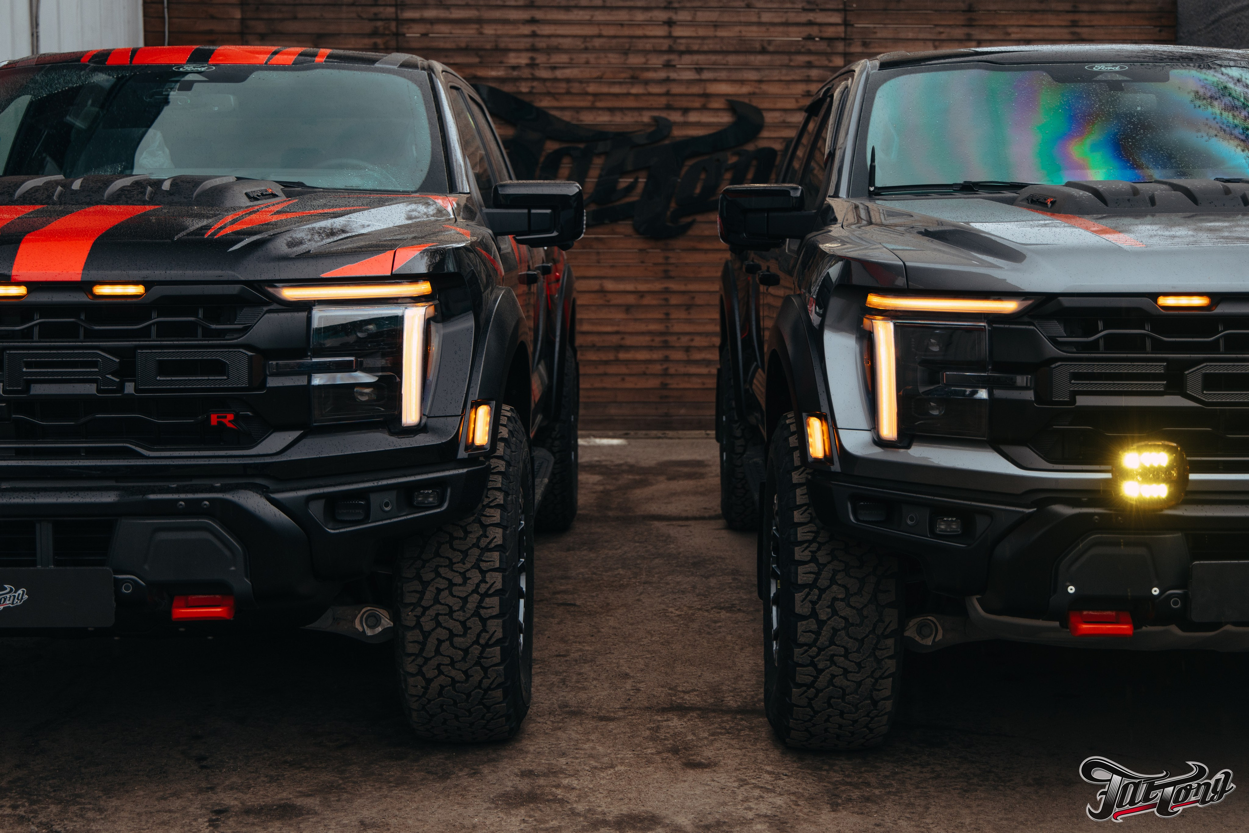 2x Ford Raptor R. DeLorein