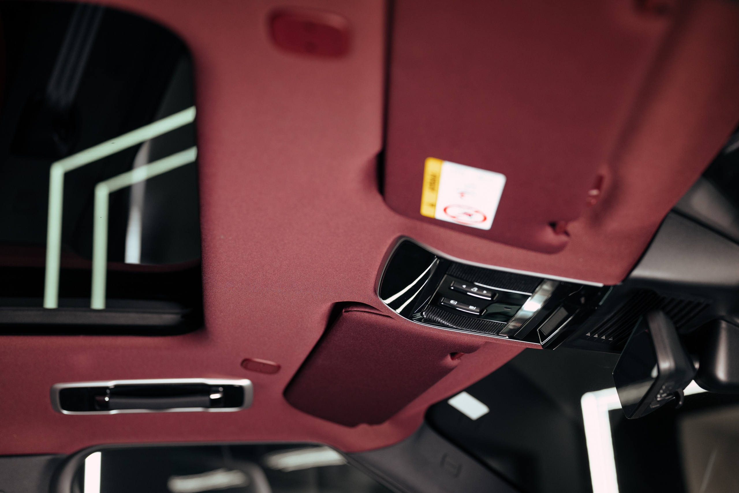 Range Rover black on red. DeLorein