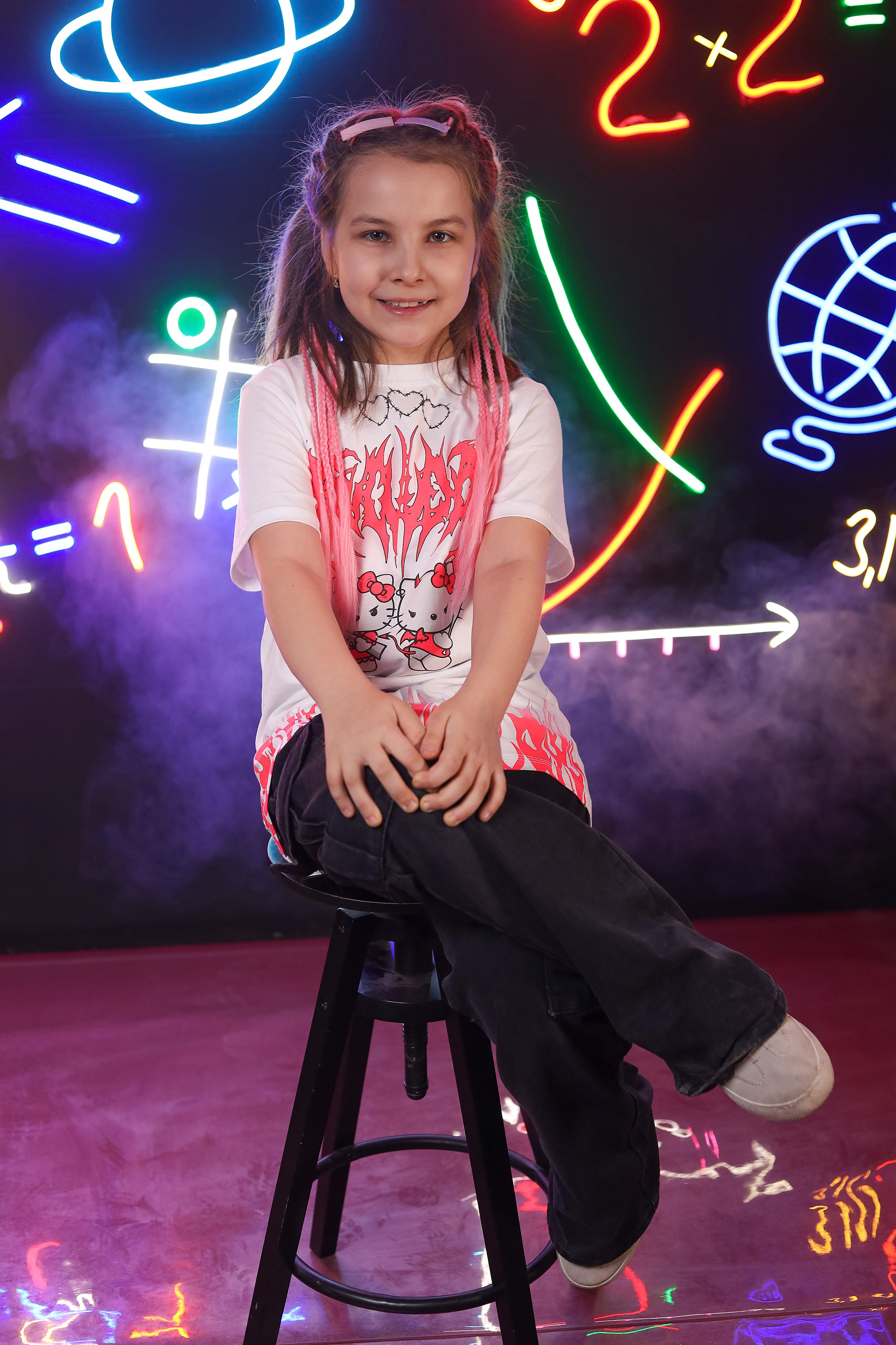 Выпускной альбом "Неон". Выпускные альбомы в Тюмени для школ, садов, вузов спортивных секций