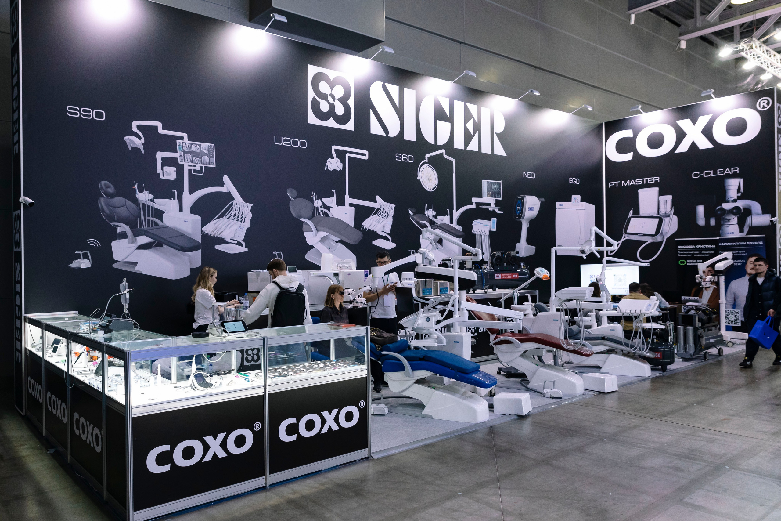 Стоматологическая выставка Dental Salon 2026. Профессиональный фотограф в Москве | Заказать фотосессию и съемку