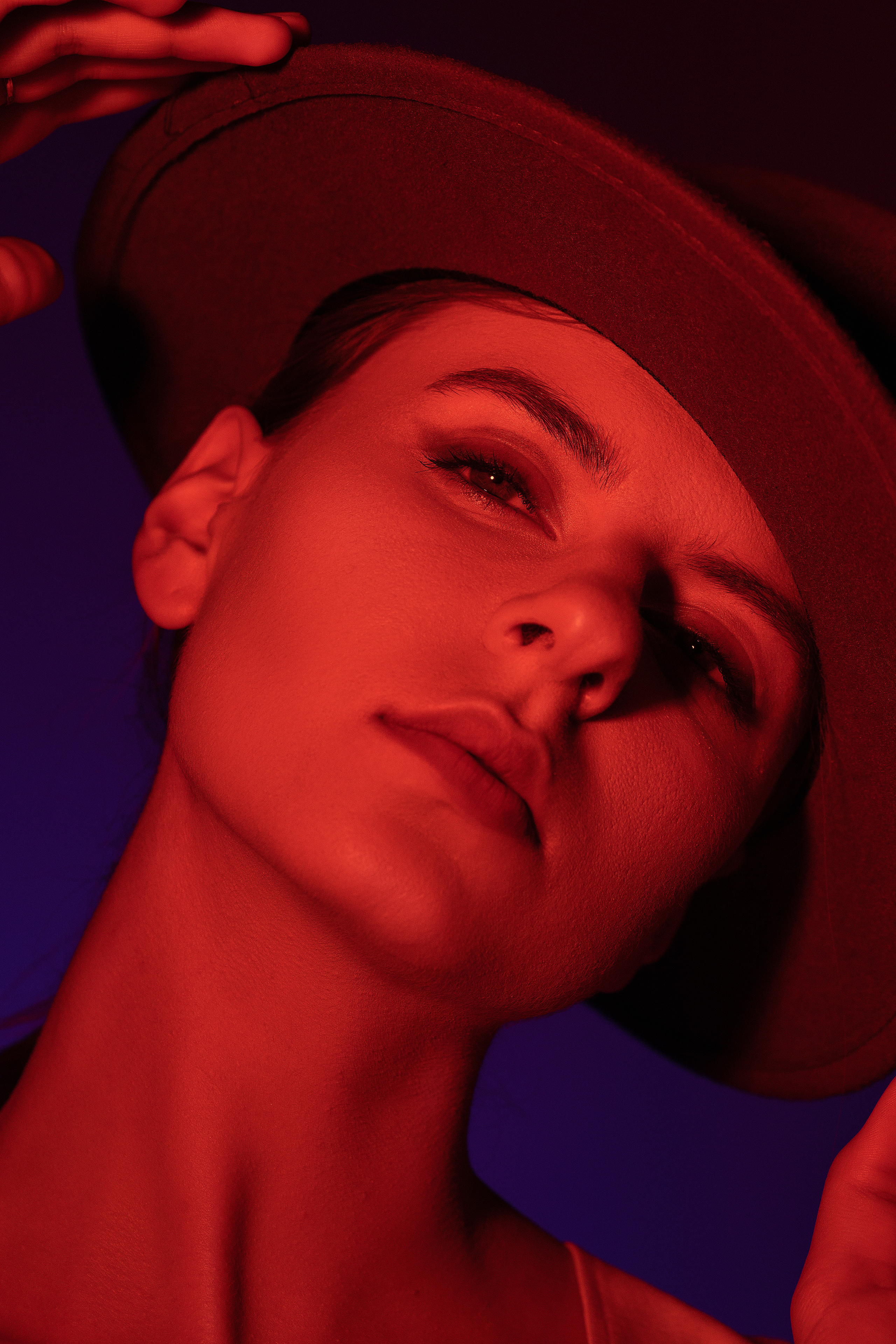 Цветной свет и фигуры. Фотограф Минск