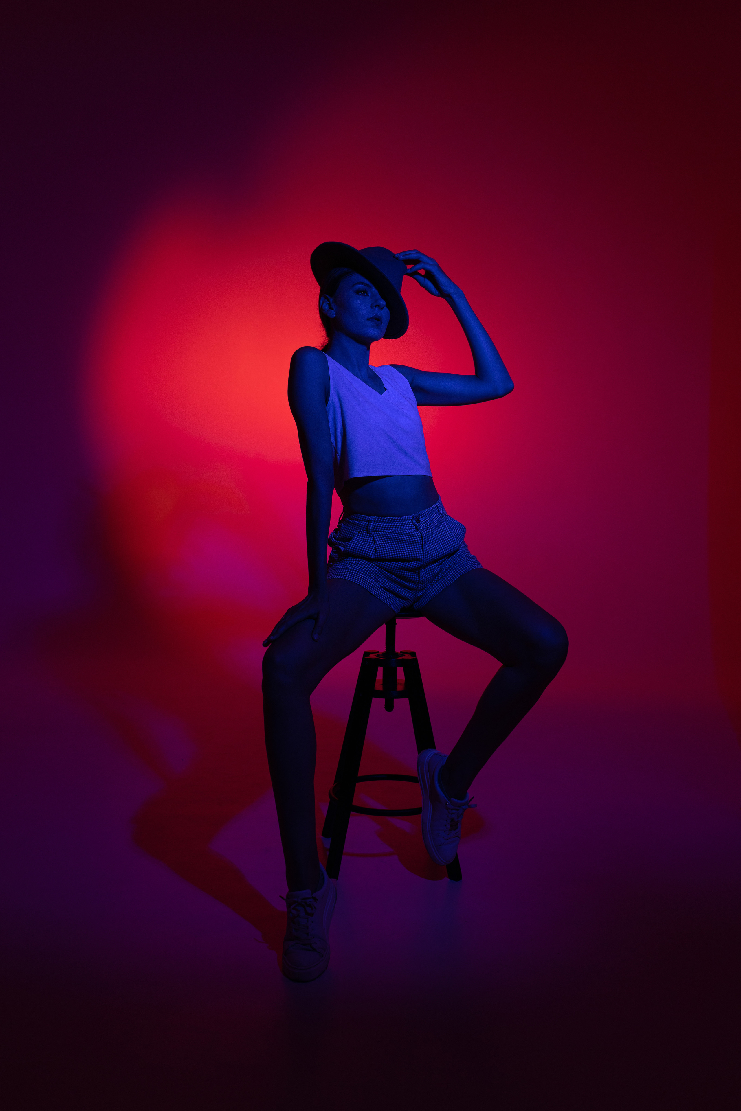 Цветной свет и фигуры. Фотограф Минск