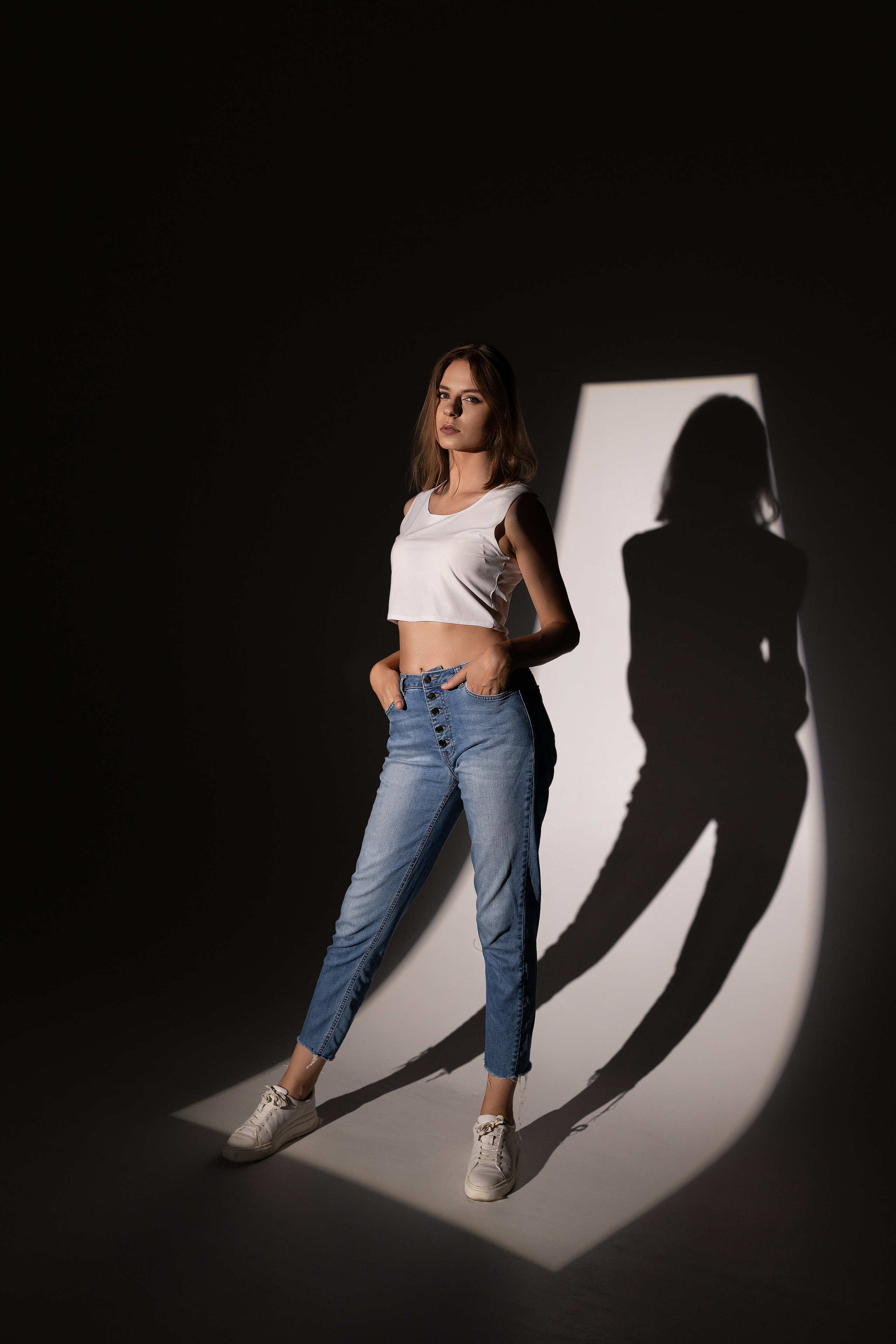 Цветной свет и фигуры. Фотограф Минск