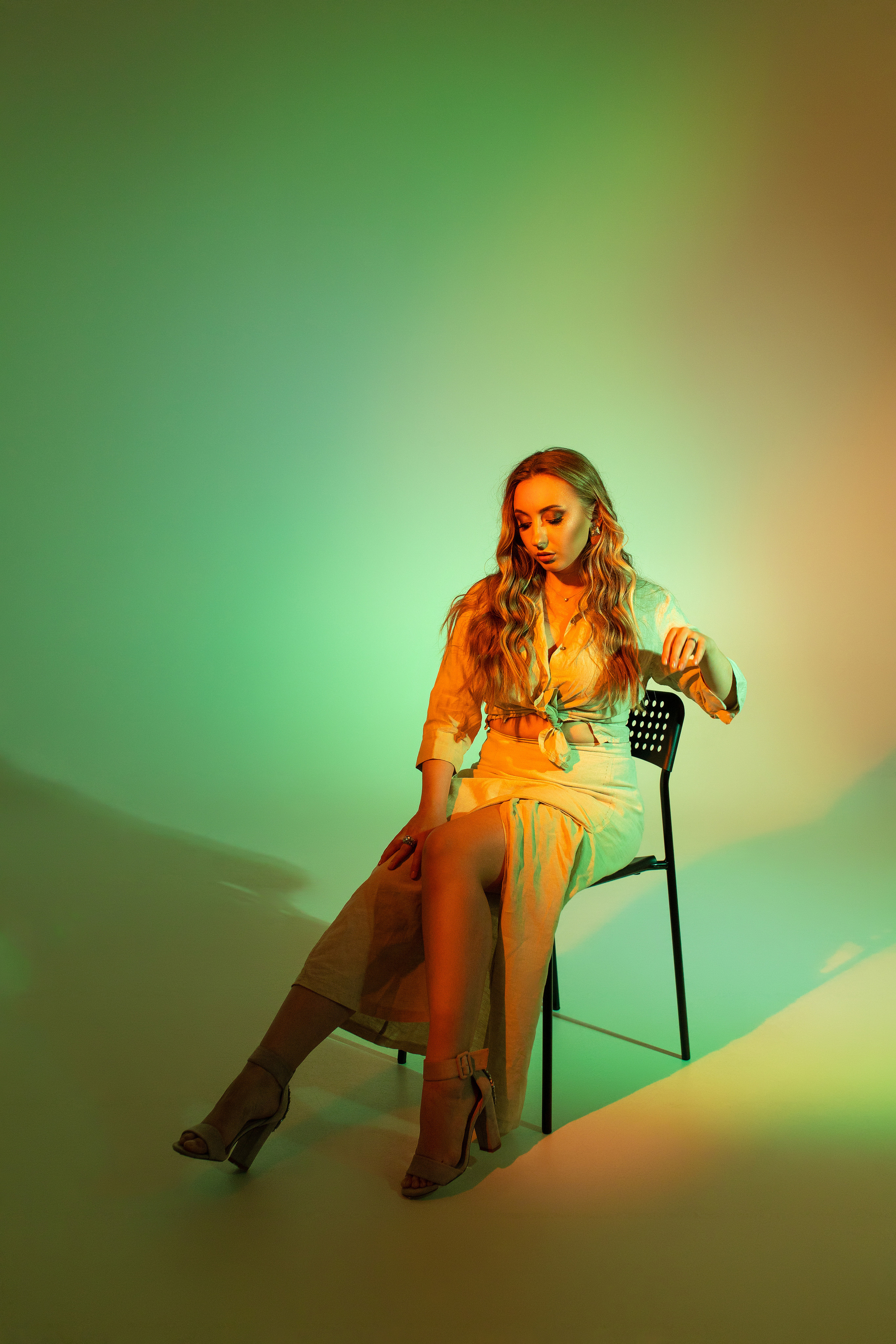 Цветной свет и фигуры. Фотограф Минск