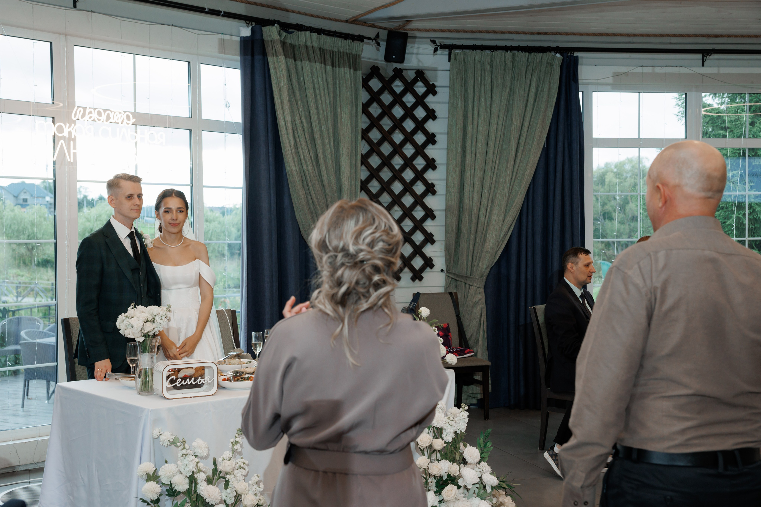 Регистрация в отеле Fish Point, ЗАГС Бутово, прогулка в Остафьево. Свадебный и репортажный фотограф (Москва, Королев и другие)