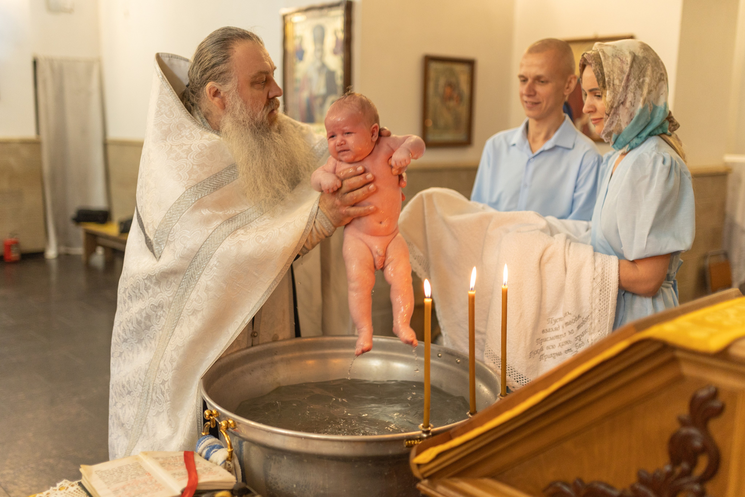 Крещение, Храм во имя Всемилостивого Спаса (на Звёздочке). Фотограф новорожденных. Детский и семейный фотограф Марьяна Юдина