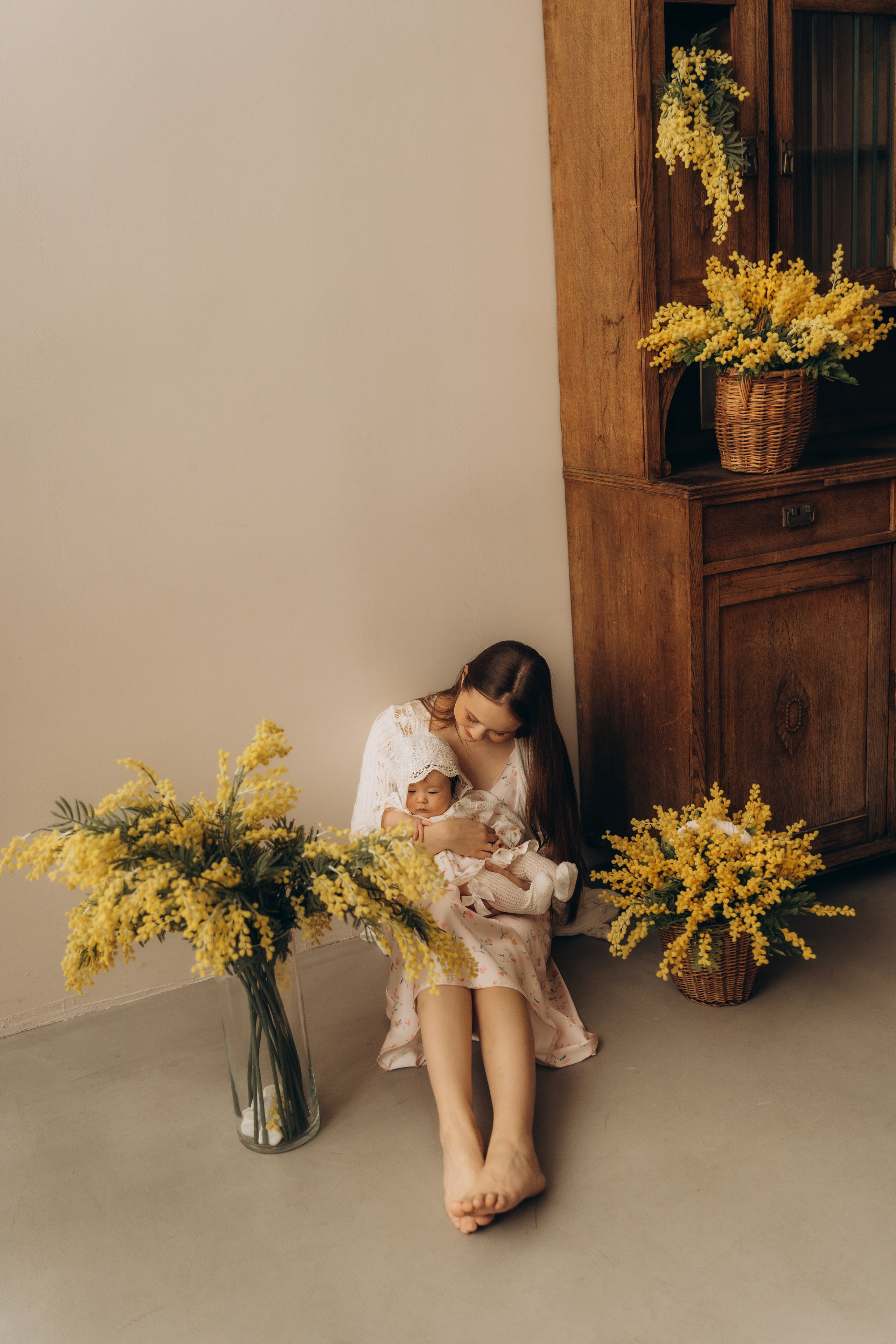 Мама с дочкой и мимозы. Семейный фотограф в Казани