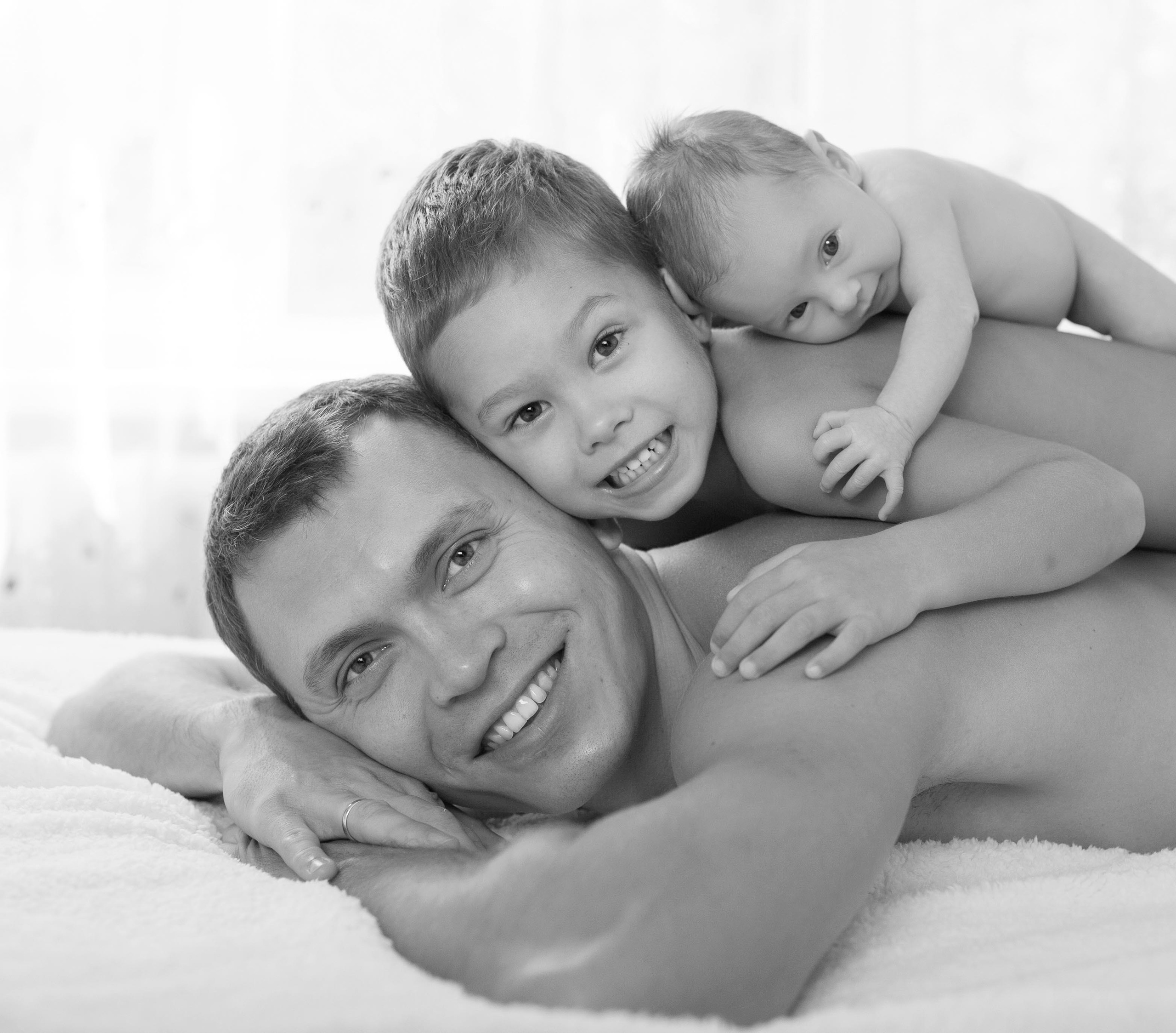 Newborn Алматы, фотосессия новорожденных и младенцев с родителями. Фотостудия Алматы. Семейная и детская фотостудия Family studio.Фотограф Алматы