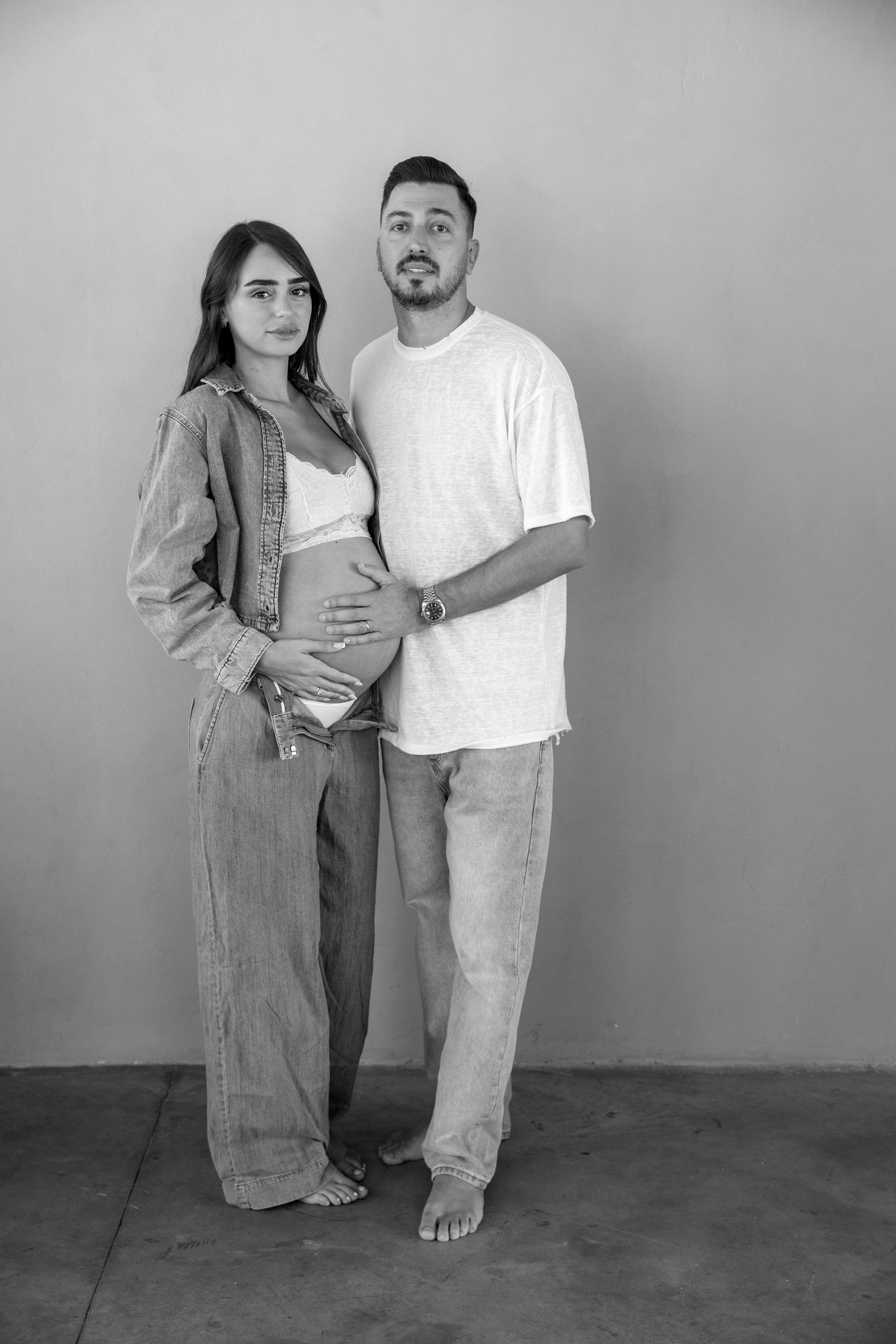 Pregnancy photoshoot inside the studio in Tel Aviv. Главная