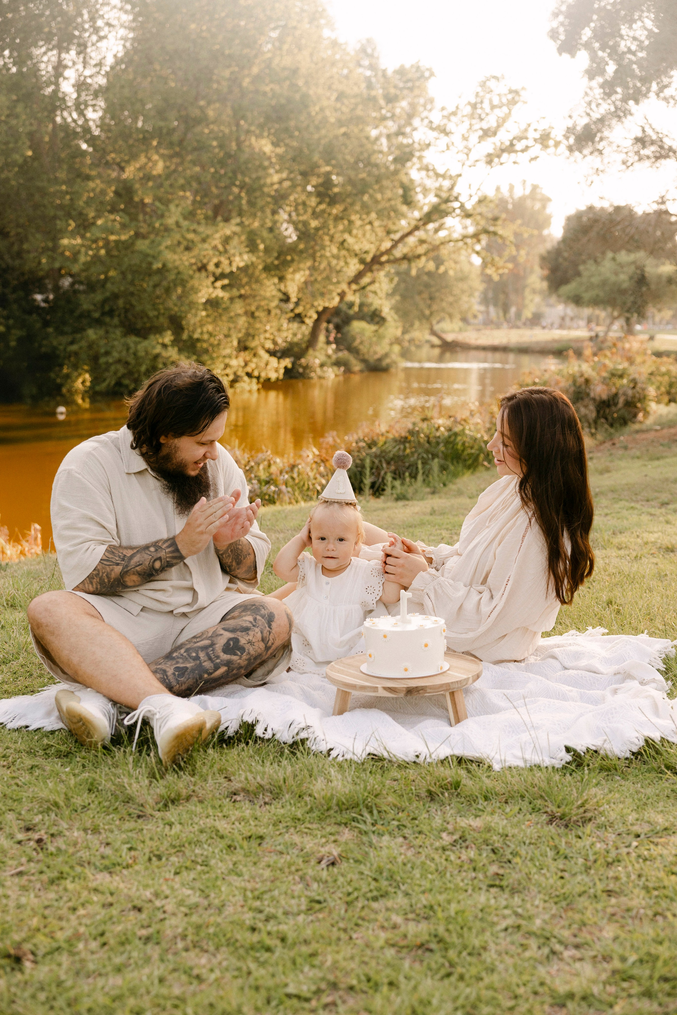 First year photoshoot inside the park (sunset). Wedding and family photographer