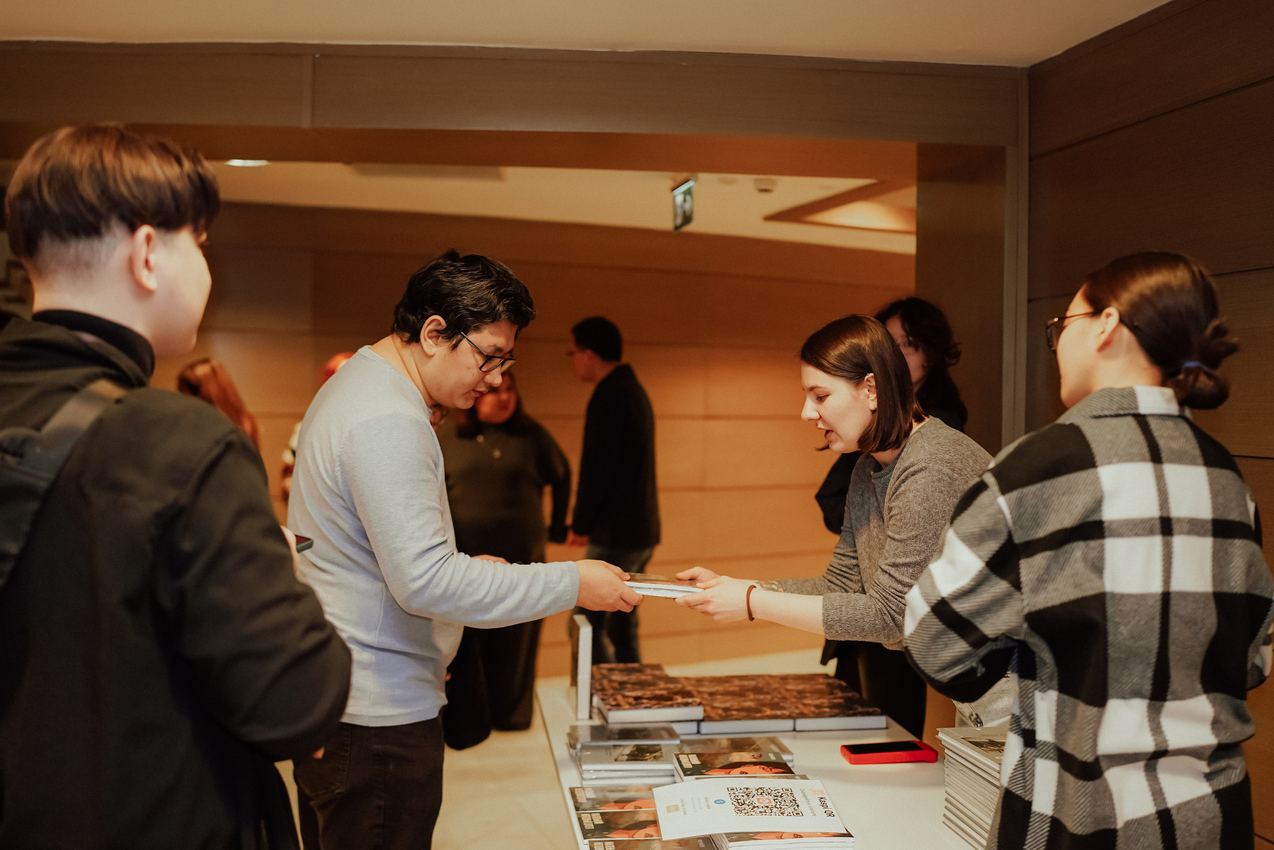 Казахстанские страницы (презентация книг). Крис Богомазова