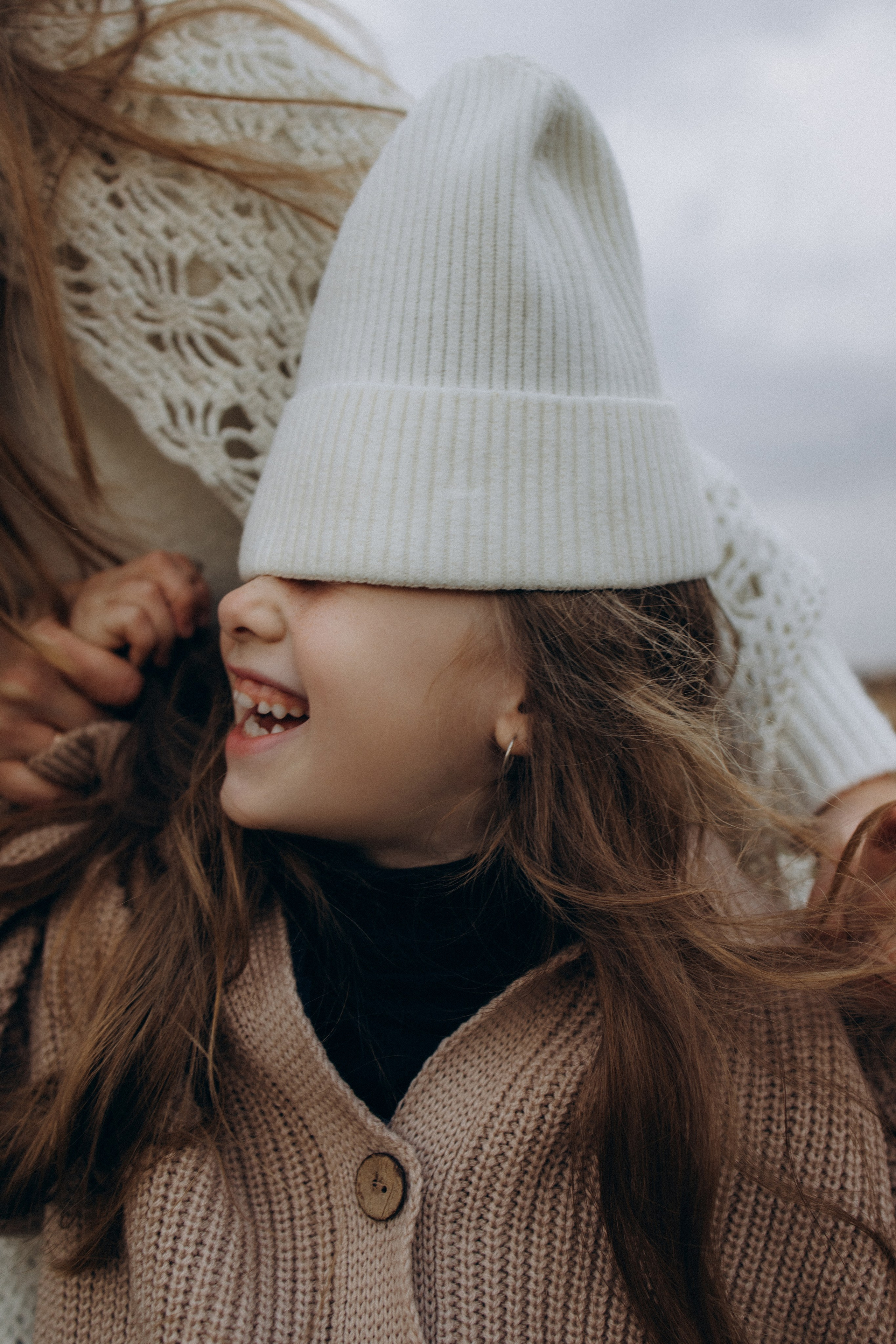 Оля, Ксюша и кукуруза. Фотограф Елена Рябцева