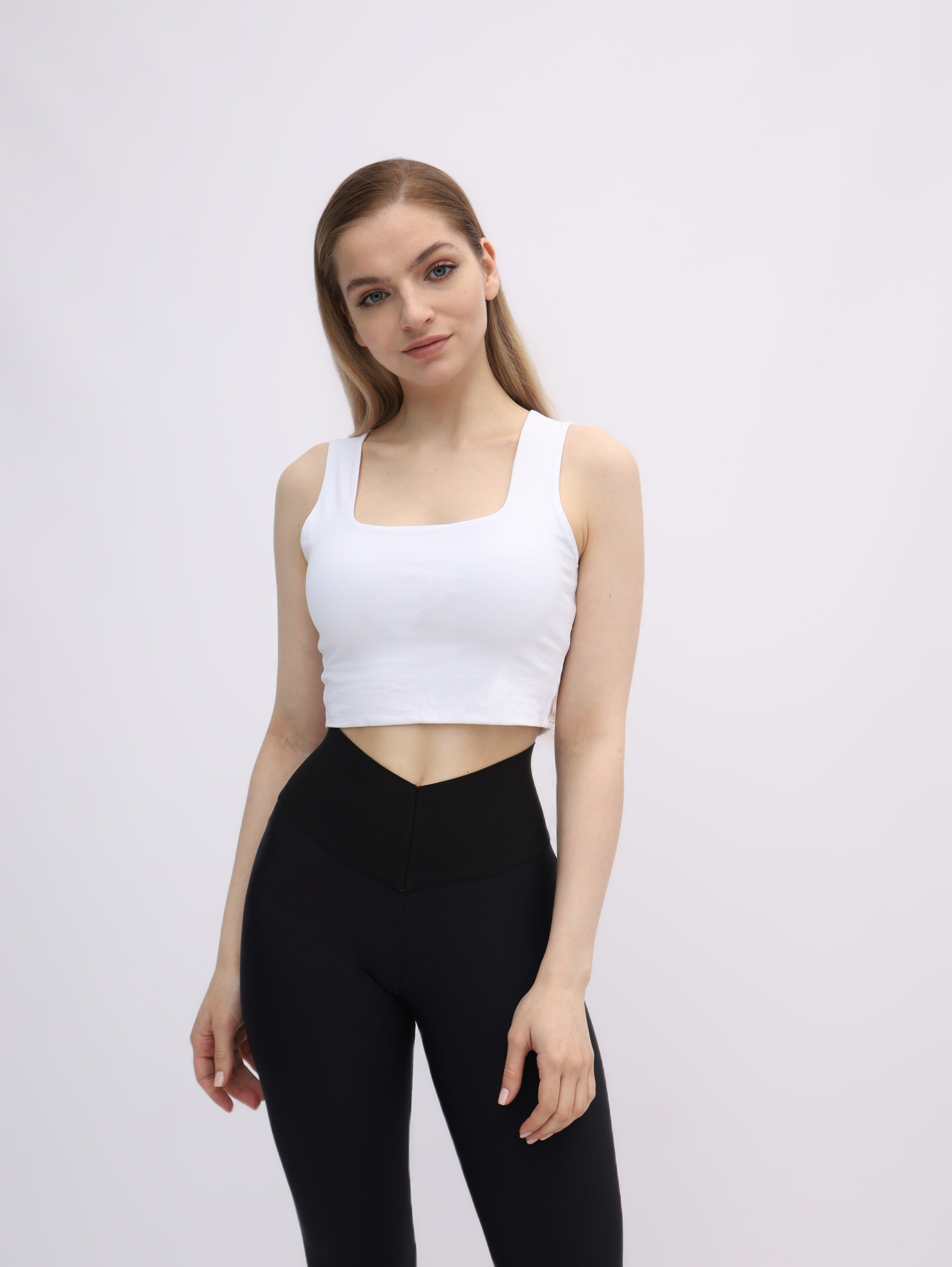 Николь Г. Фото и видео продакшн в Москве — съемка для брендов и маркетплейсов