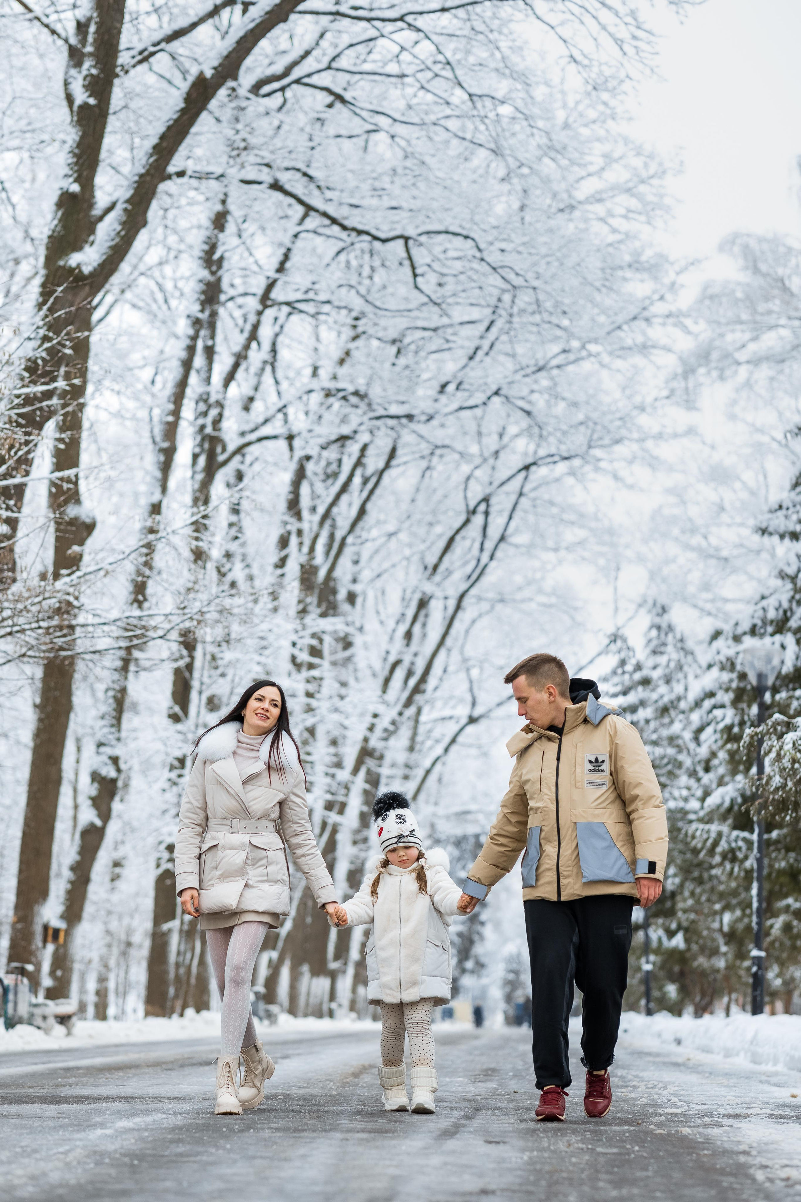 Зимняя фотопрогулка для Анастасии, Марка и Миланы. Женский семейный фотограф Тула Москва Захарова Анна