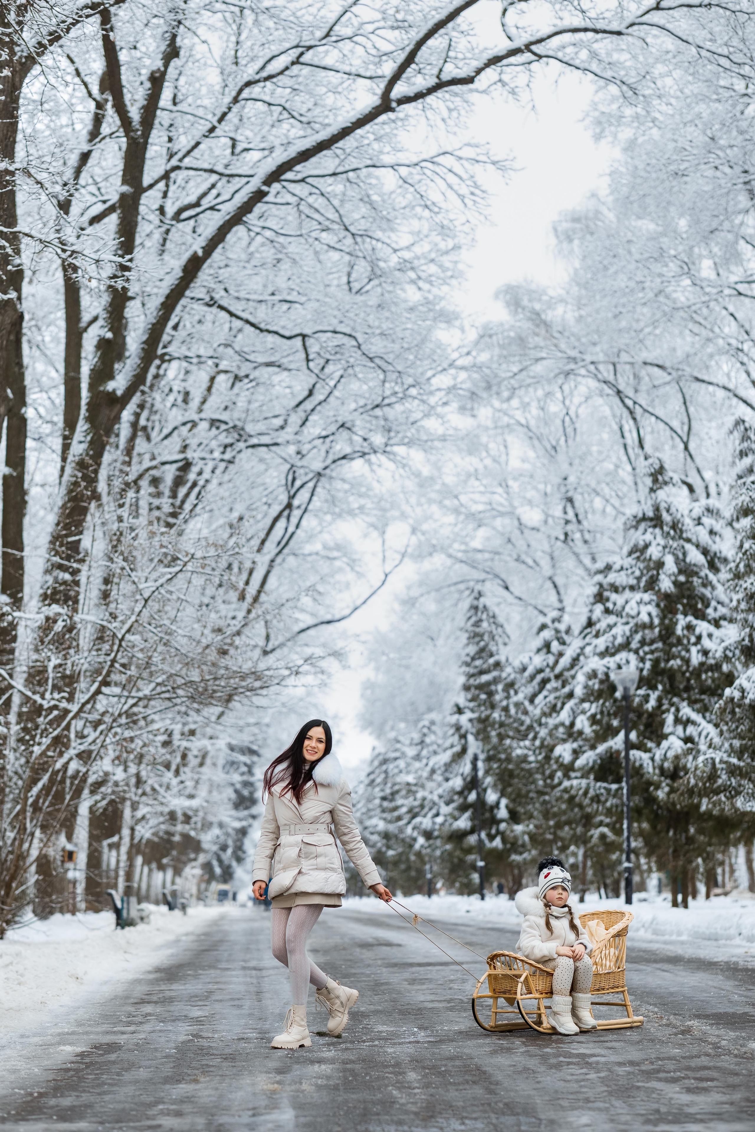 Зимняя фотопрогулка для Анастасии, Марка и Миланы. Женский семейный фотограф Тула Москва Захарова Анна