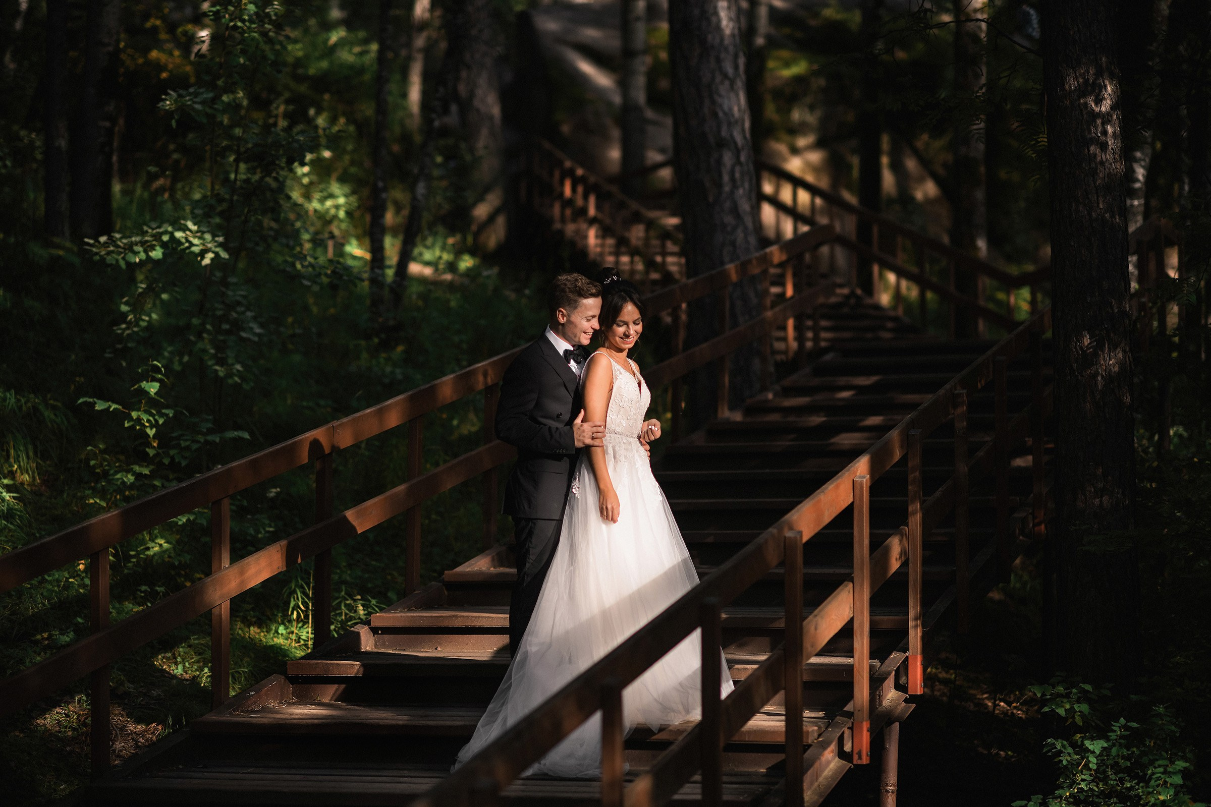 🌄 Демьян и Катя — свадьба в нацпарке "Столбы" | Веселый банкет и эпичные фото на скалах. 📸 Свадебный и семейный фотограф в Красноярске Тихомиров Евгений | 17 лет опыта | 800+ свадеб