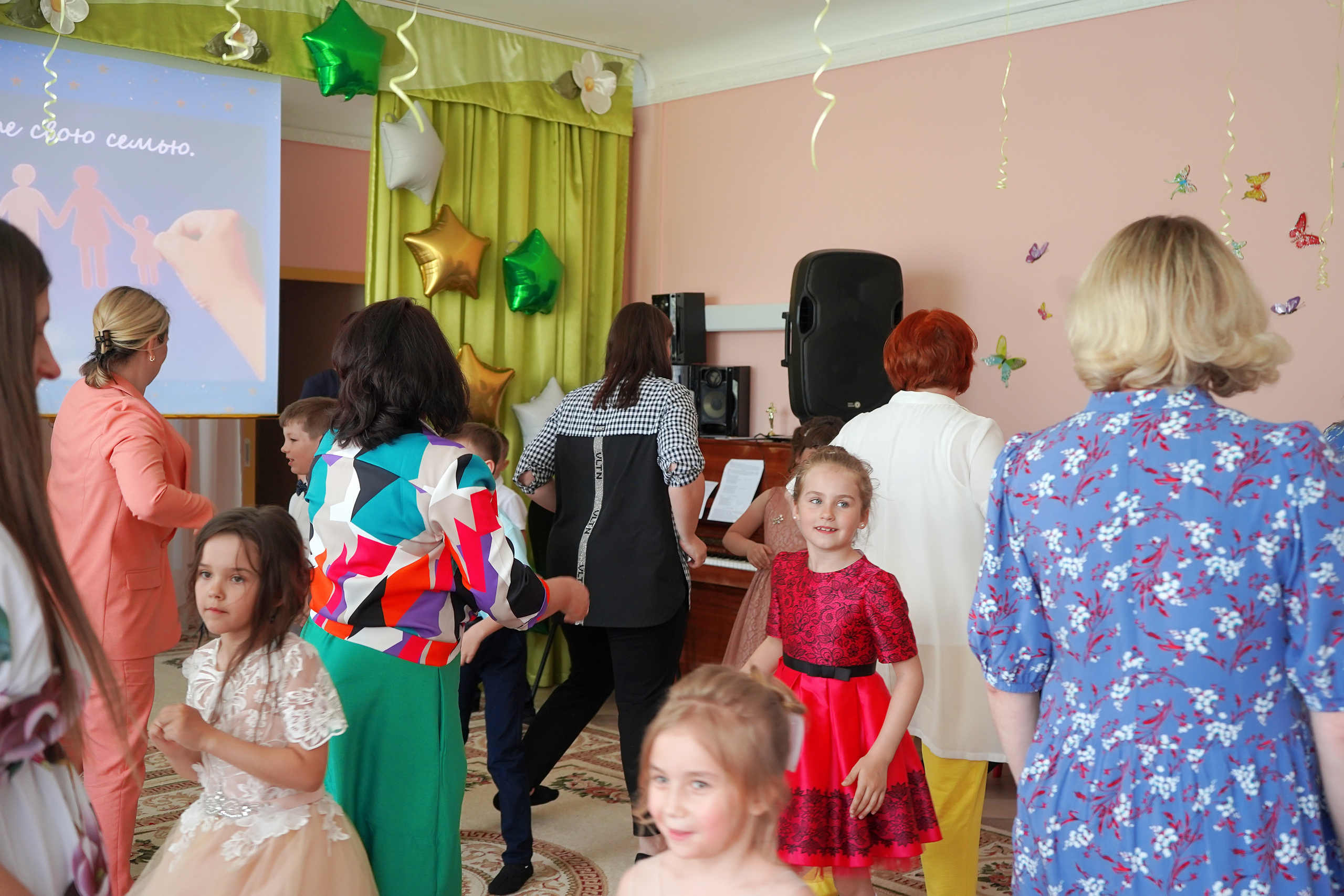 Фотосъемка видеосъёмка фотограф видеооператор новогодних утренников  в. Фотограф, видеооператор Нина Коршунова