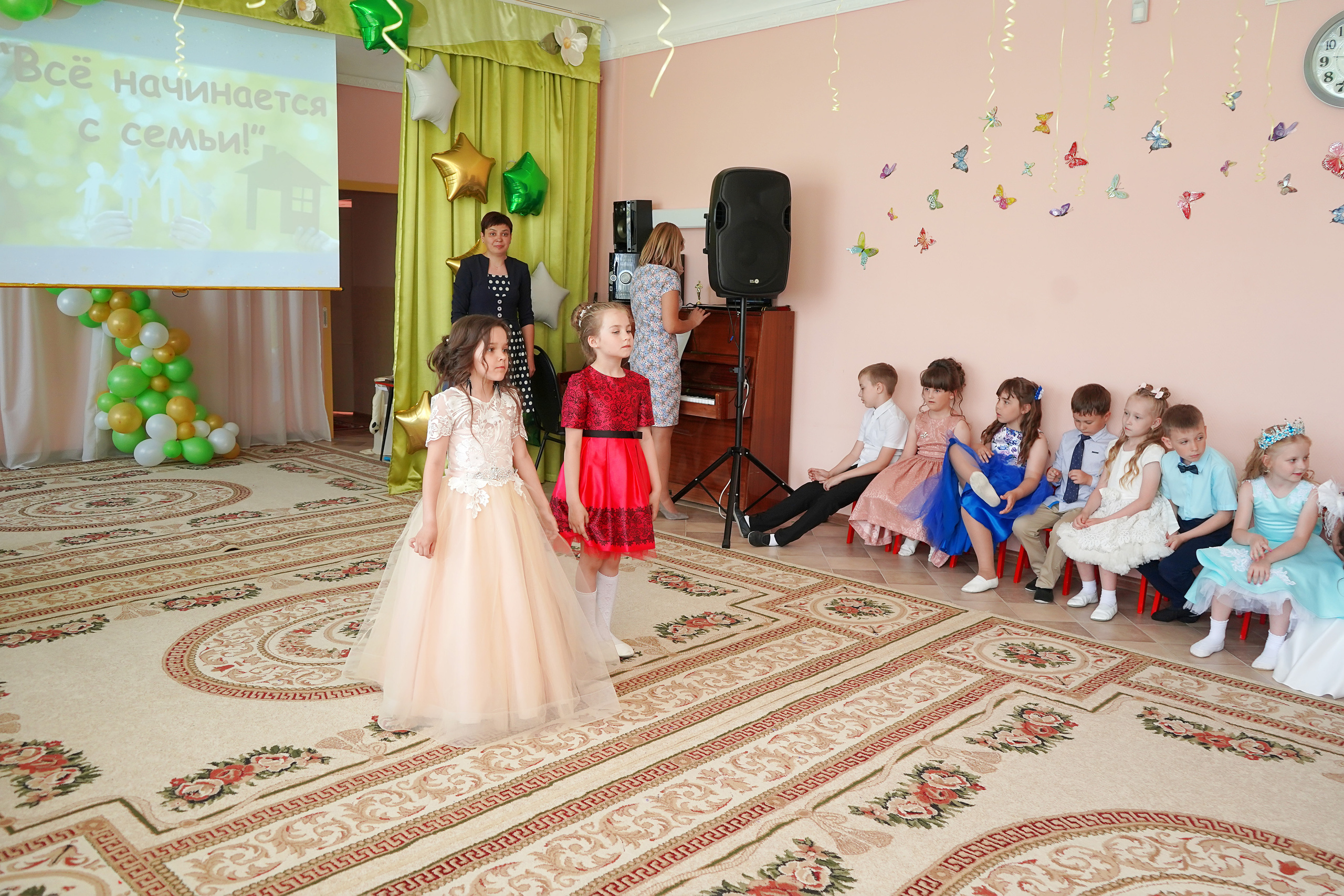 Фотосъемка видеосъёмка фотограф видеооператор новогодних утренников  в. Фотограф, видеооператор Нина Коршунова