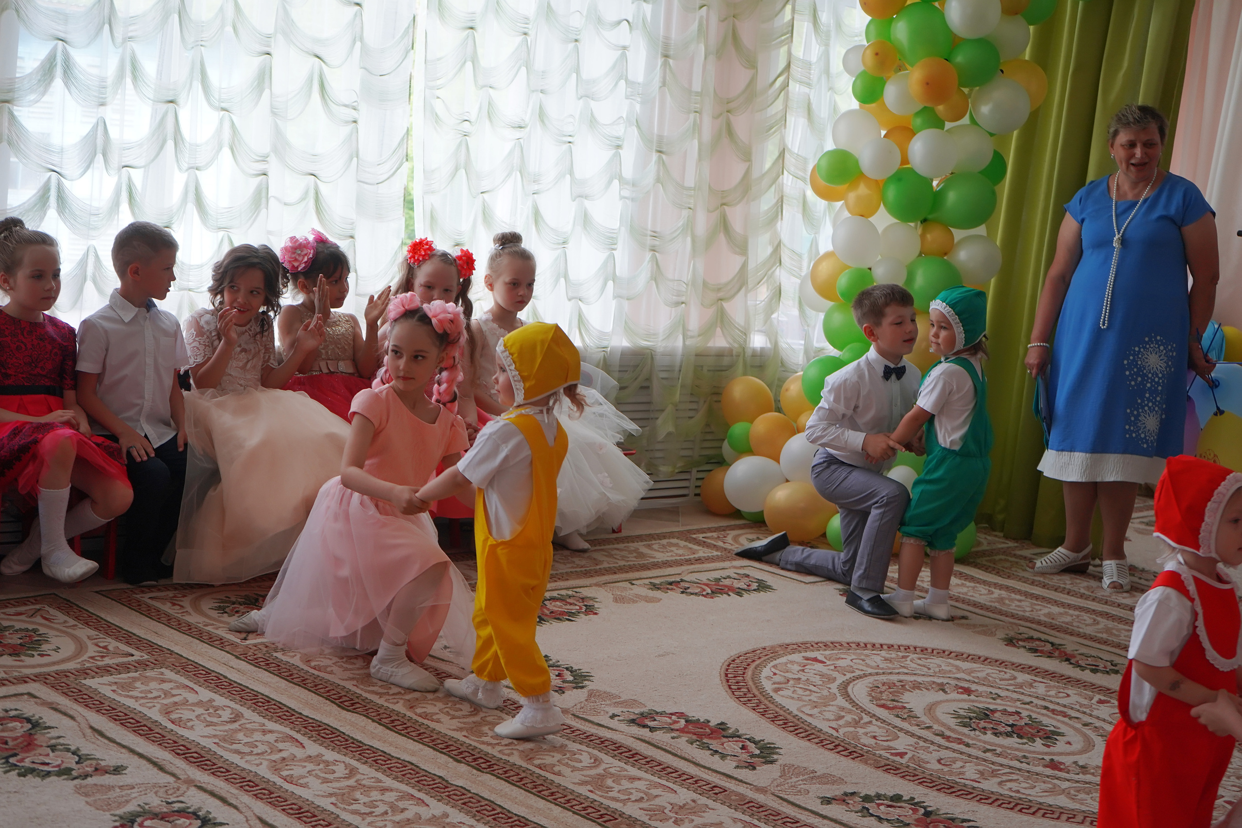 Фотосъемка видеосъёмка фотограф видеооператор новогодних утренников  в. Фотограф, видеооператор Нина Коршунова