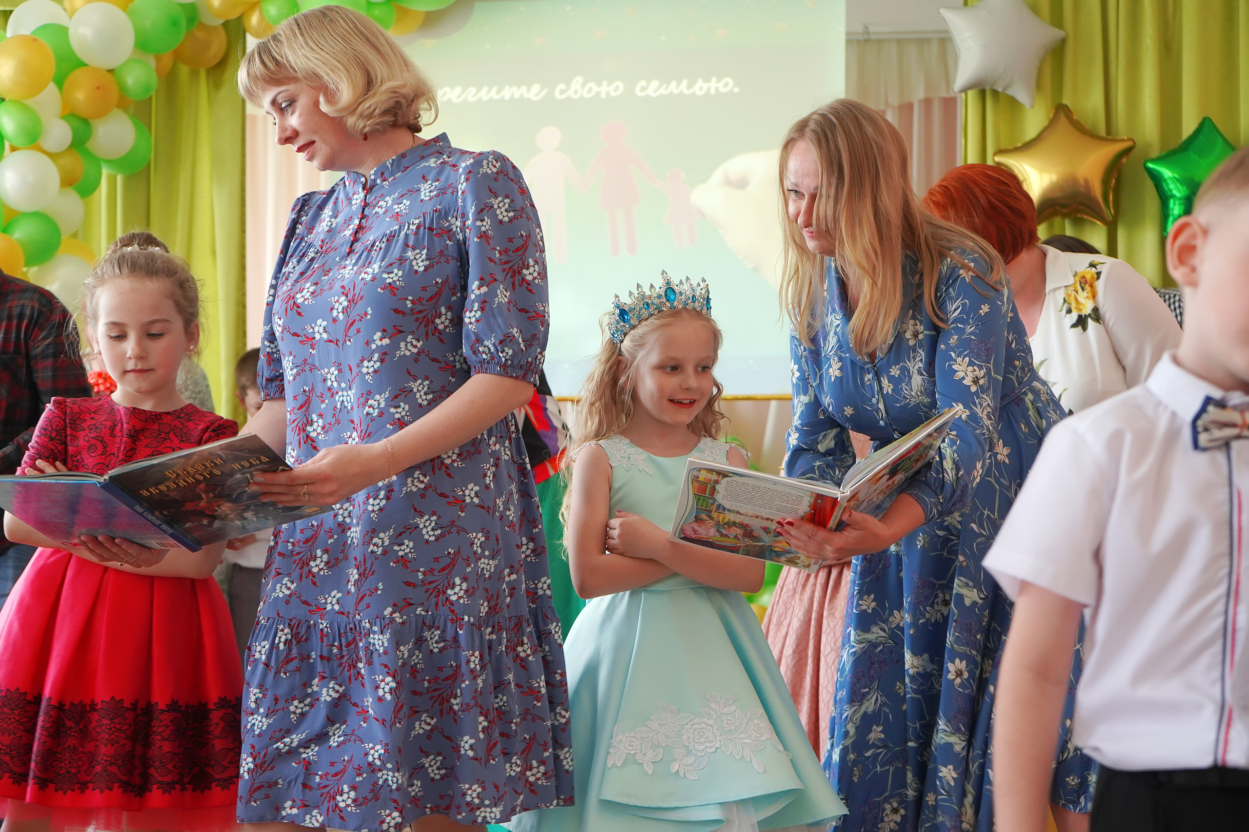 Фотосъемка видеосъёмка фотограф видеооператор новогодних утренников  в. Фотограф, видеооператор Нина Коршунова