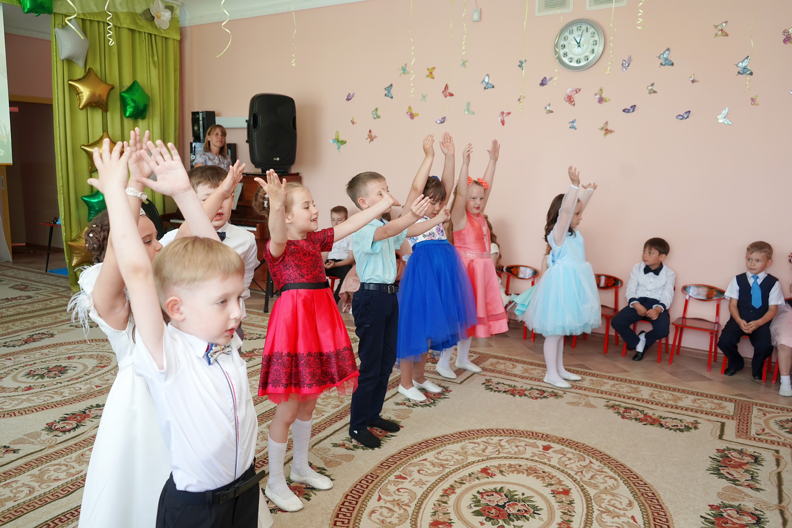 Фотосъемка видеосъёмка фотограф видеооператор новогодних утренников  в. Фотограф, видеооператор Нина Коршунова