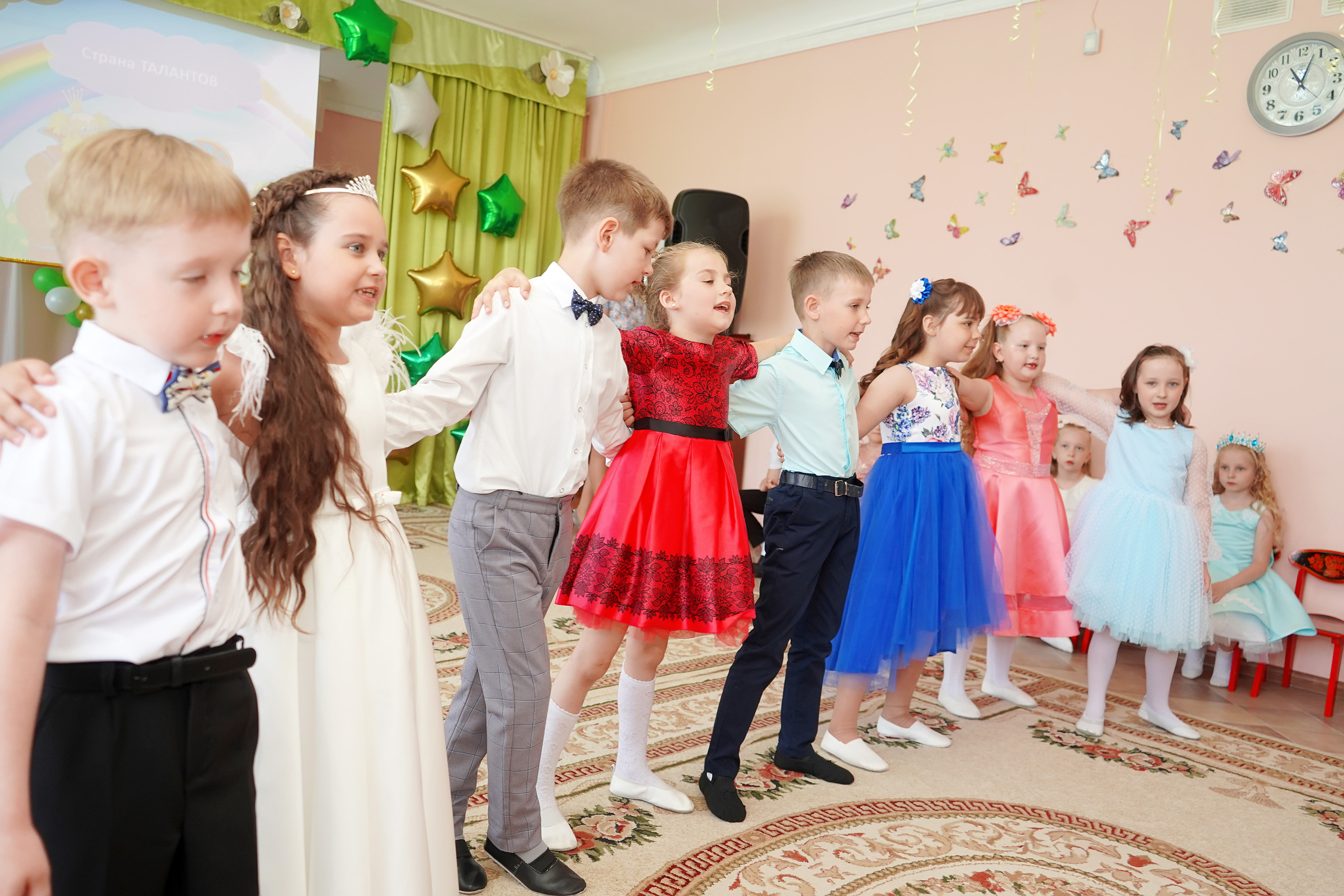 Фотосъемка видеосъёмка фотограф видеооператор новогодних утренников  в. Фотограф, видеооператор Нина Коршунова