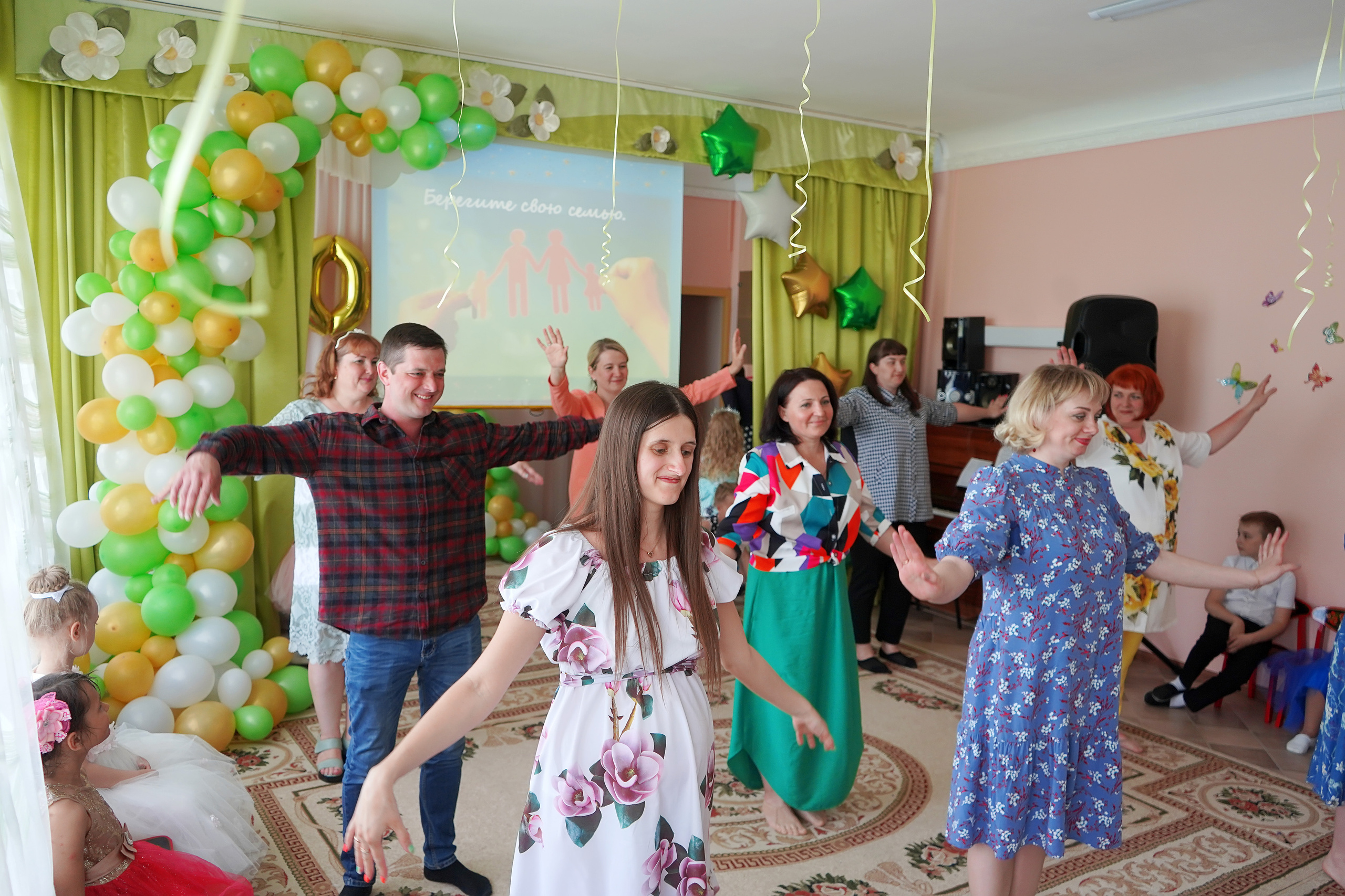 Фотосъемка видеосъёмка фотограф видеооператор новогодних утренников  в. Фотограф, видеооператор Нина Коршунова