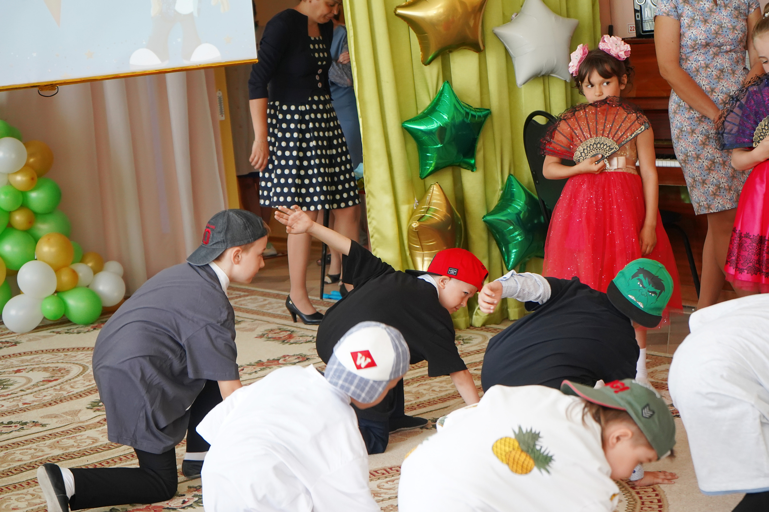 Фотосъемка видеосъёмка фотограф видеооператор новогодних утренников  в. Фотограф, видеооператор Нина Коршунова