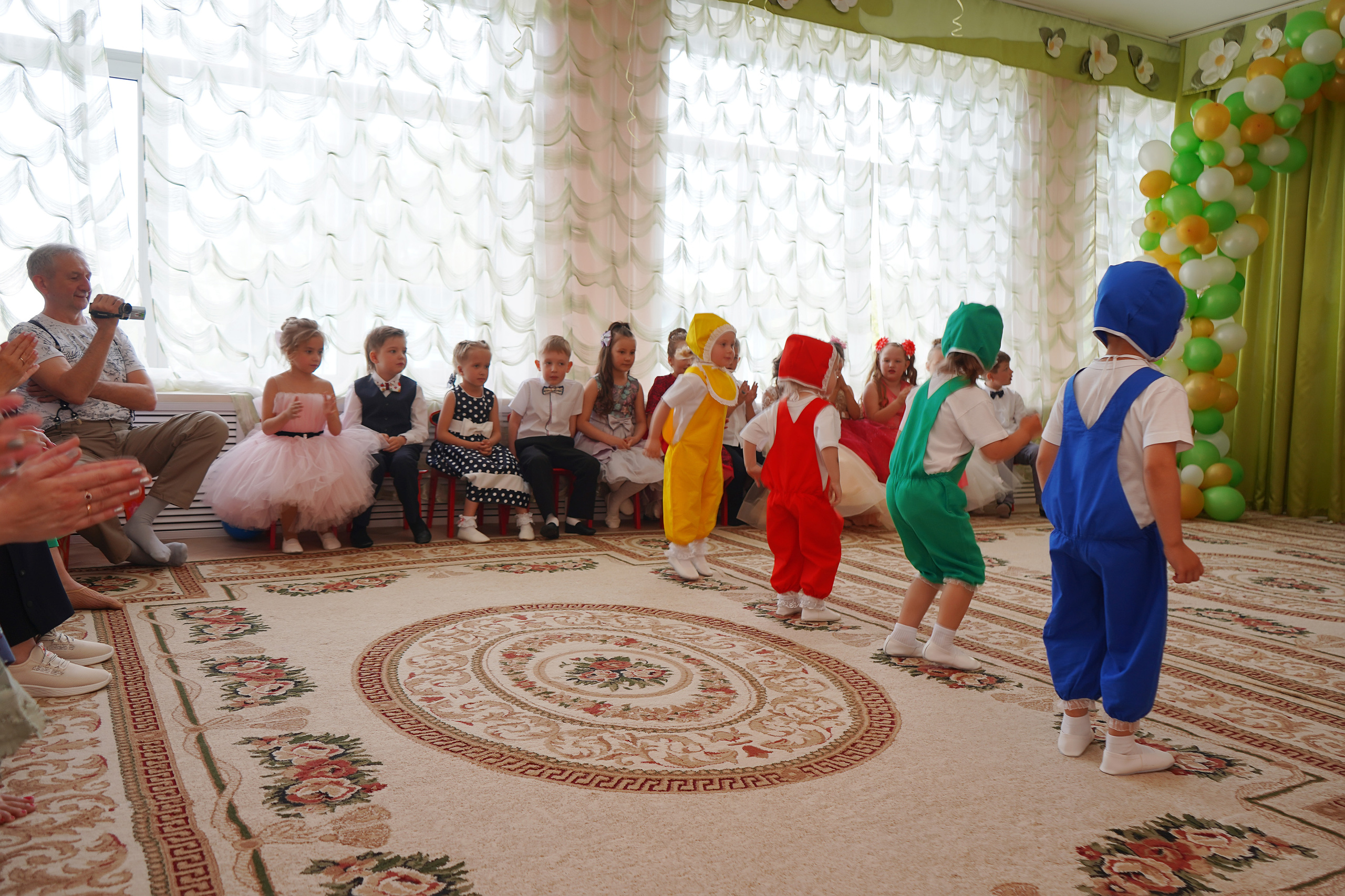 Фотосъемка видеосъёмка фотограф видеооператор новогодних утренников  в. Фотограф, видеооператор Нина Коршунова