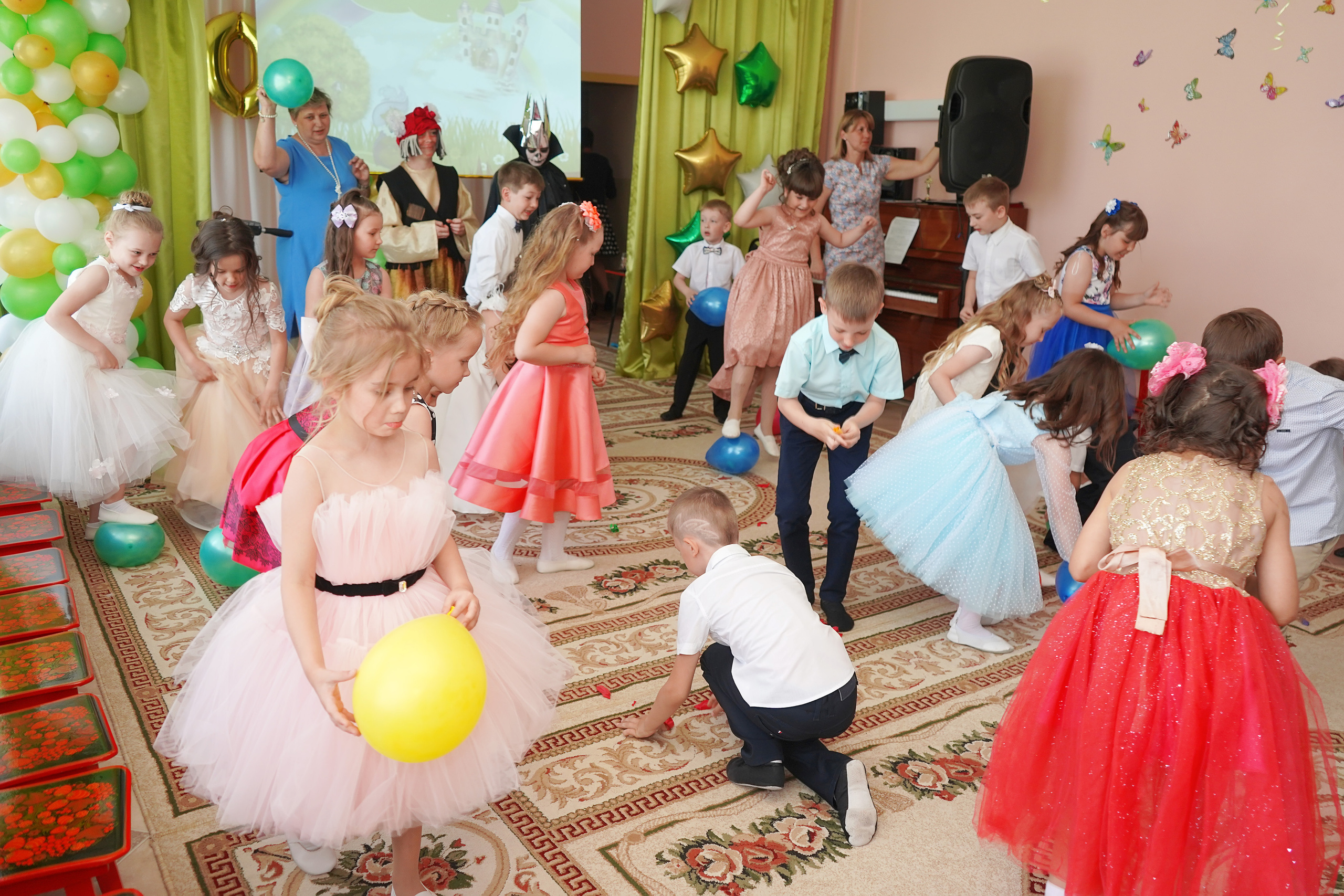 Фотосъемка видеосъёмка фотограф видеооператор новогодних утренников  в. Фотограф, видеооператор Нина Коршунова