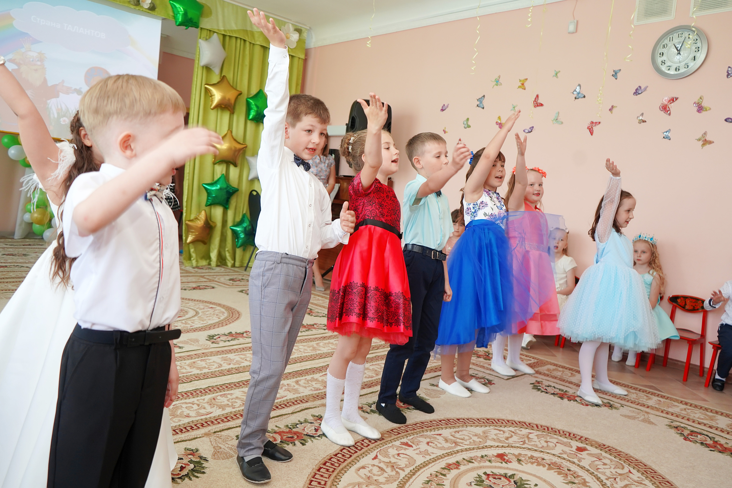 Фотосъемка видеосъёмка фотограф видеооператор новогодних утренников  в. Фотограф, видеооператор Нина Коршунова