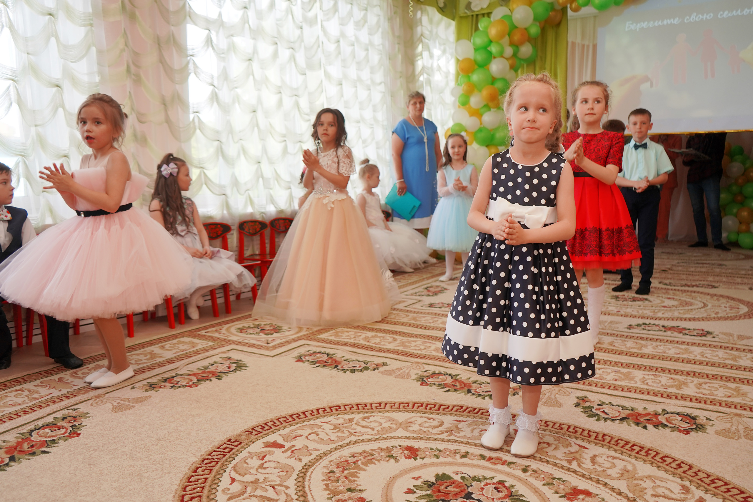 Фотосъемка видеосъёмка фотограф видеооператор новогодних утренников  в. Фотограф, видеооператор Нина Коршунова