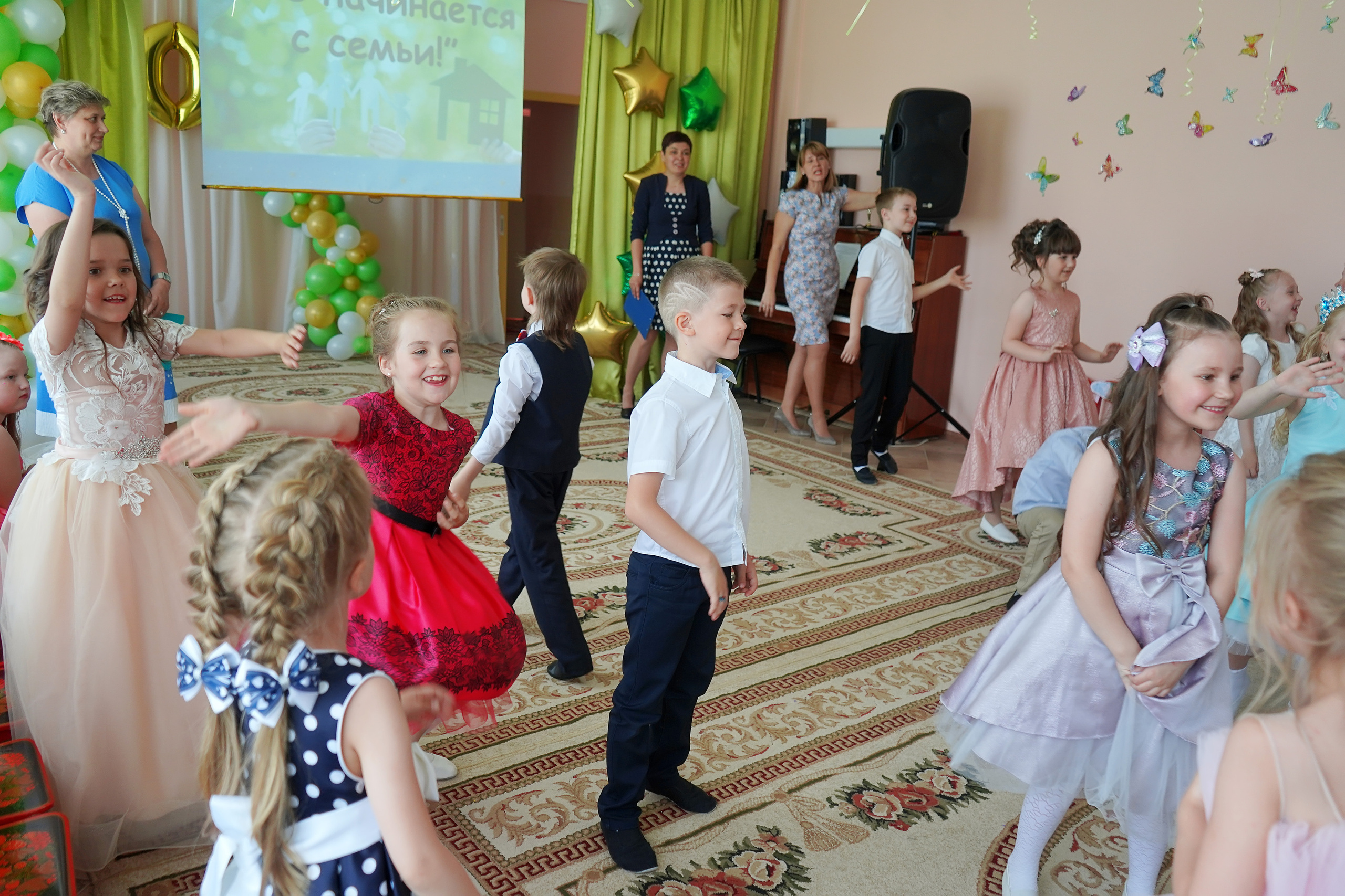 Фотосъемка видеосъёмка фотограф видеооператор новогодних утренников  в. Фотограф, видеооператор Нина Коршунова