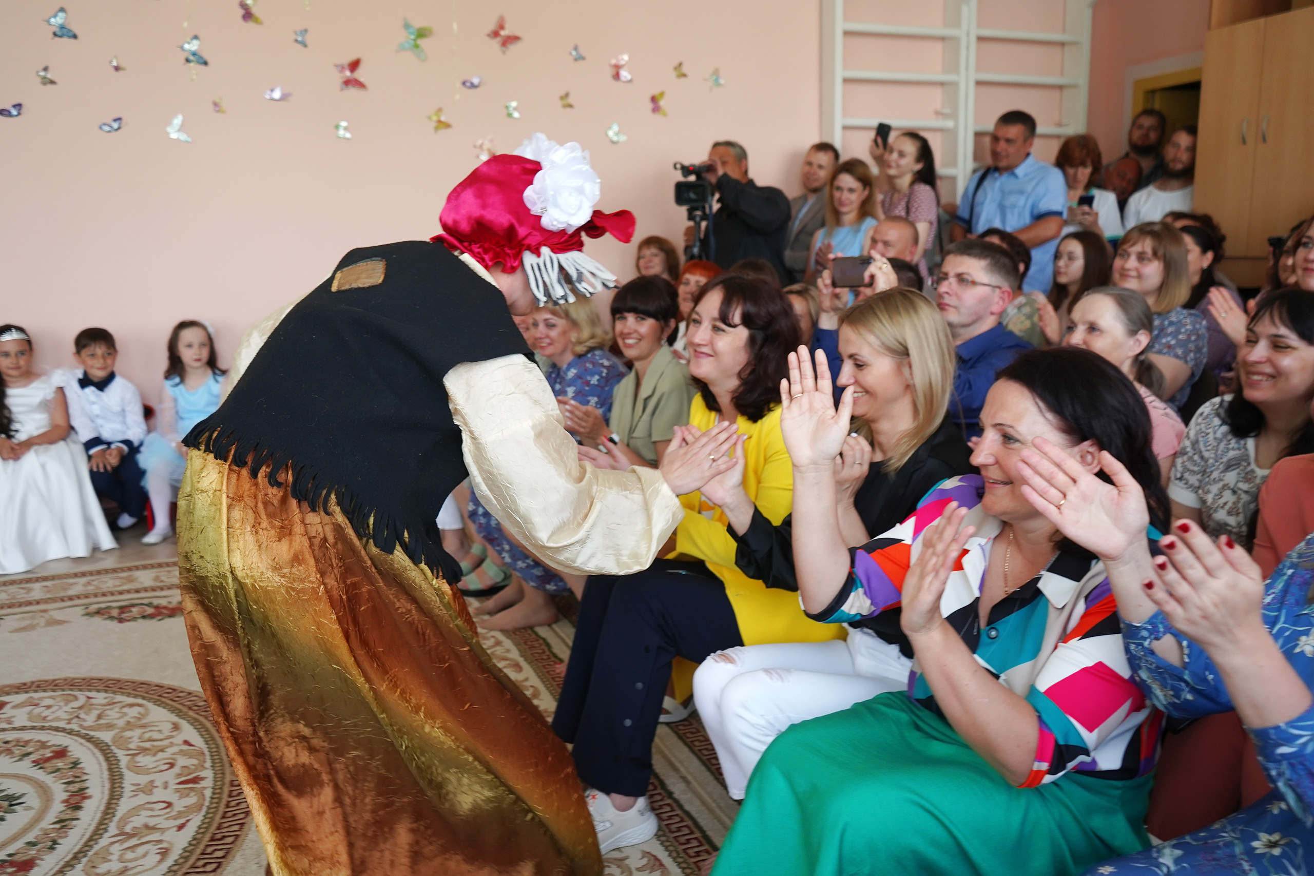 Фотосъемка видеосъёмка фотограф видеооператор новогодних утренников  в. Фотограф, видеооператор Нина Коршунова