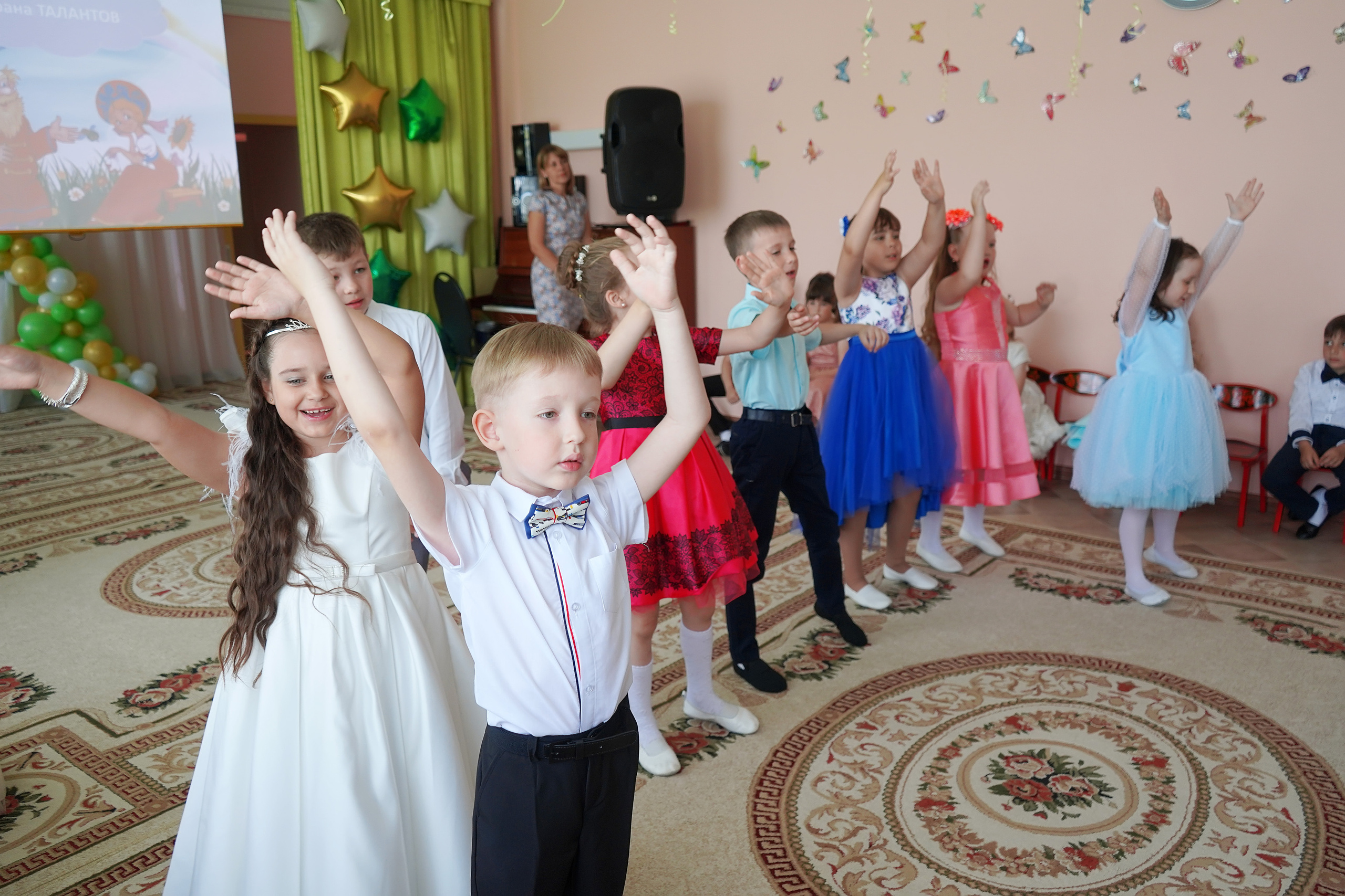 Фотосъемка видеосъёмка фотограф видеооператор новогодних утренников  в. Фотограф, видеооператор Нина Коршунова