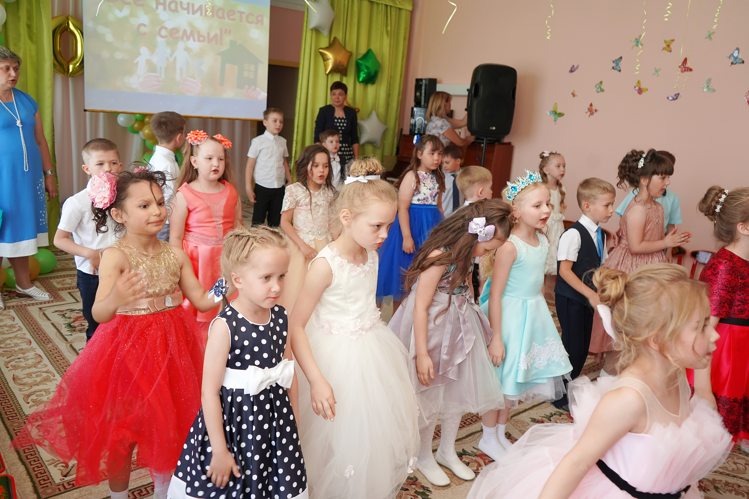 Фотосъемка видеосъёмка фотограф видеооператор новогодних утренников  в. Фотограф, видеооператор Нина Коршунова