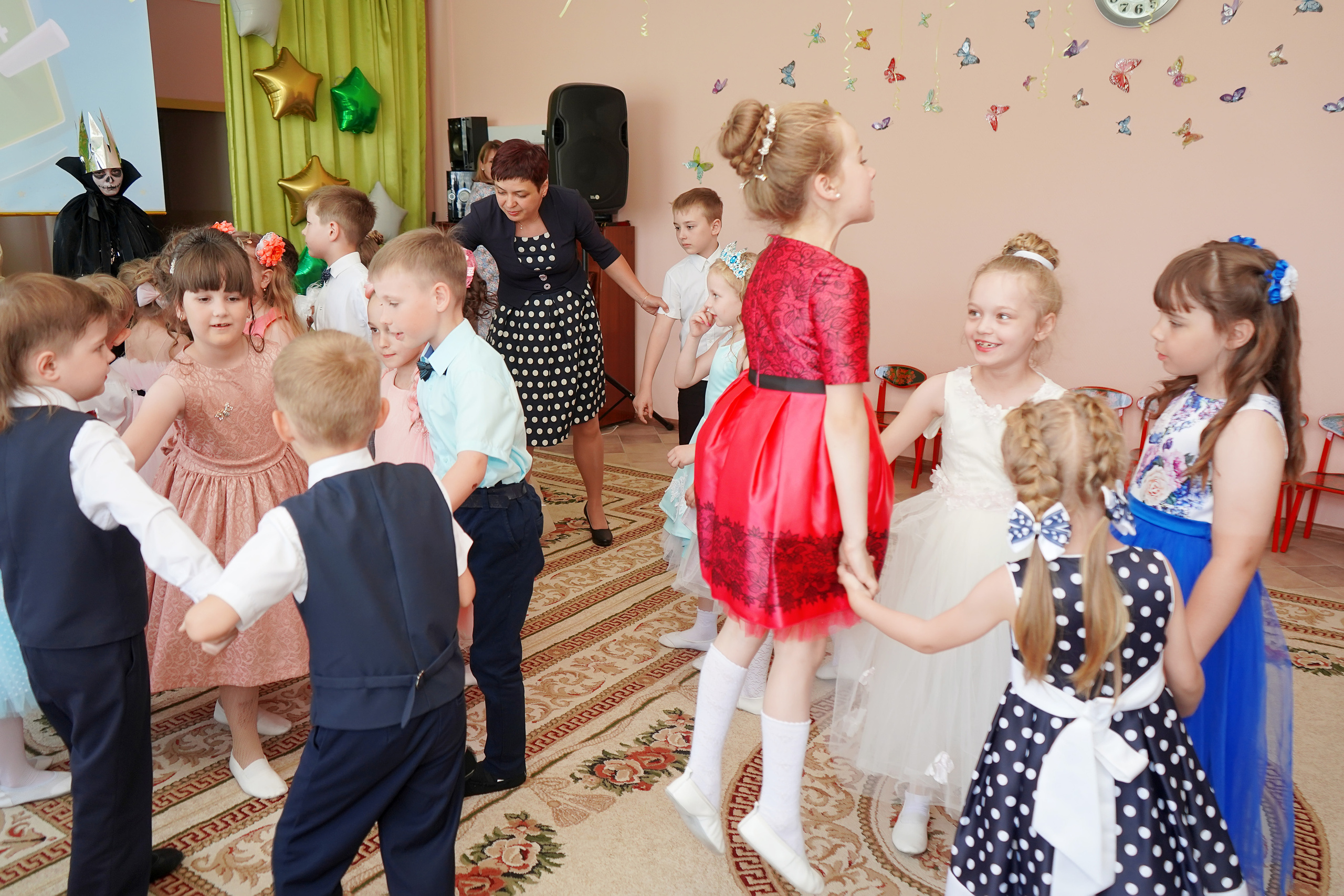 Фотосъемка видеосъёмка фотограф видеооператор новогодних утренников  в. Фотограф, видеооператор Нина Коршунова