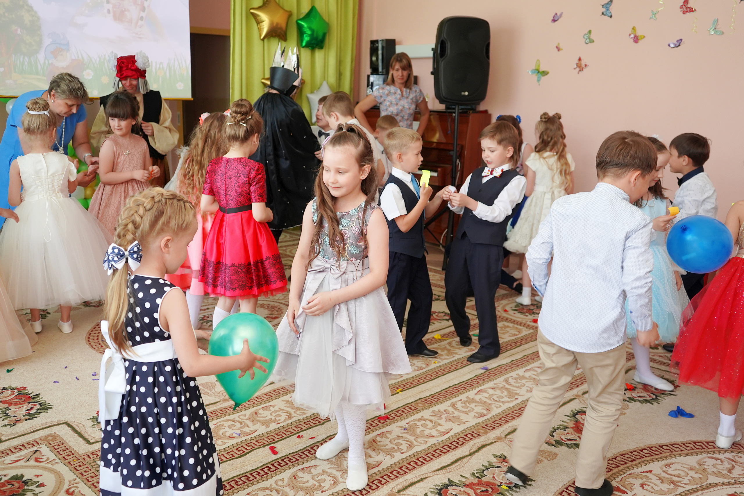 Фотосъемка видеосъёмка фотограф видеооператор новогодних утренников  в. Фотограф, видеооператор Нина Коршунова