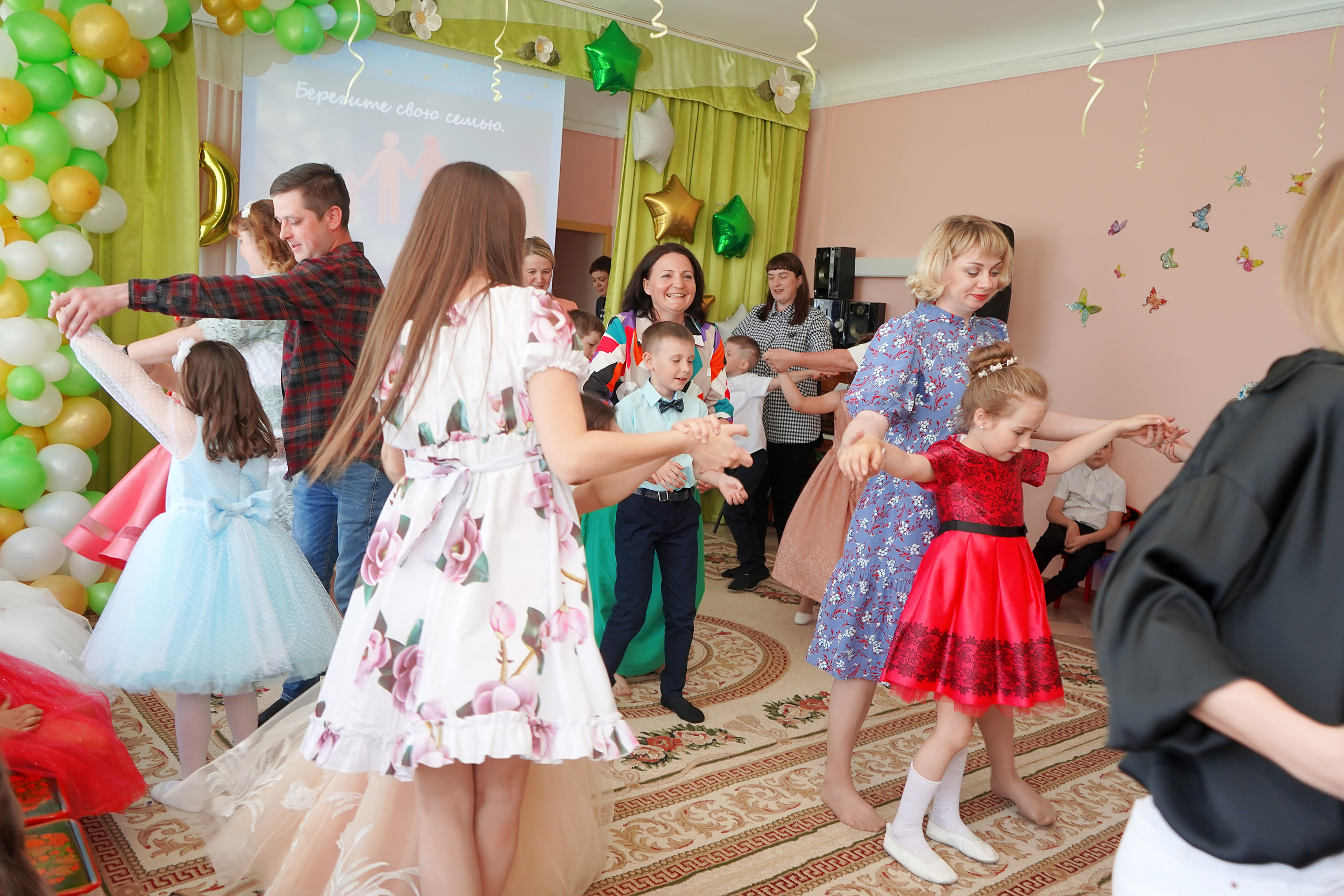 Фотосъемка видеосъёмка фотограф видеооператор новогодних утренников  в. Фотограф, видеооператор Нина Коршунова