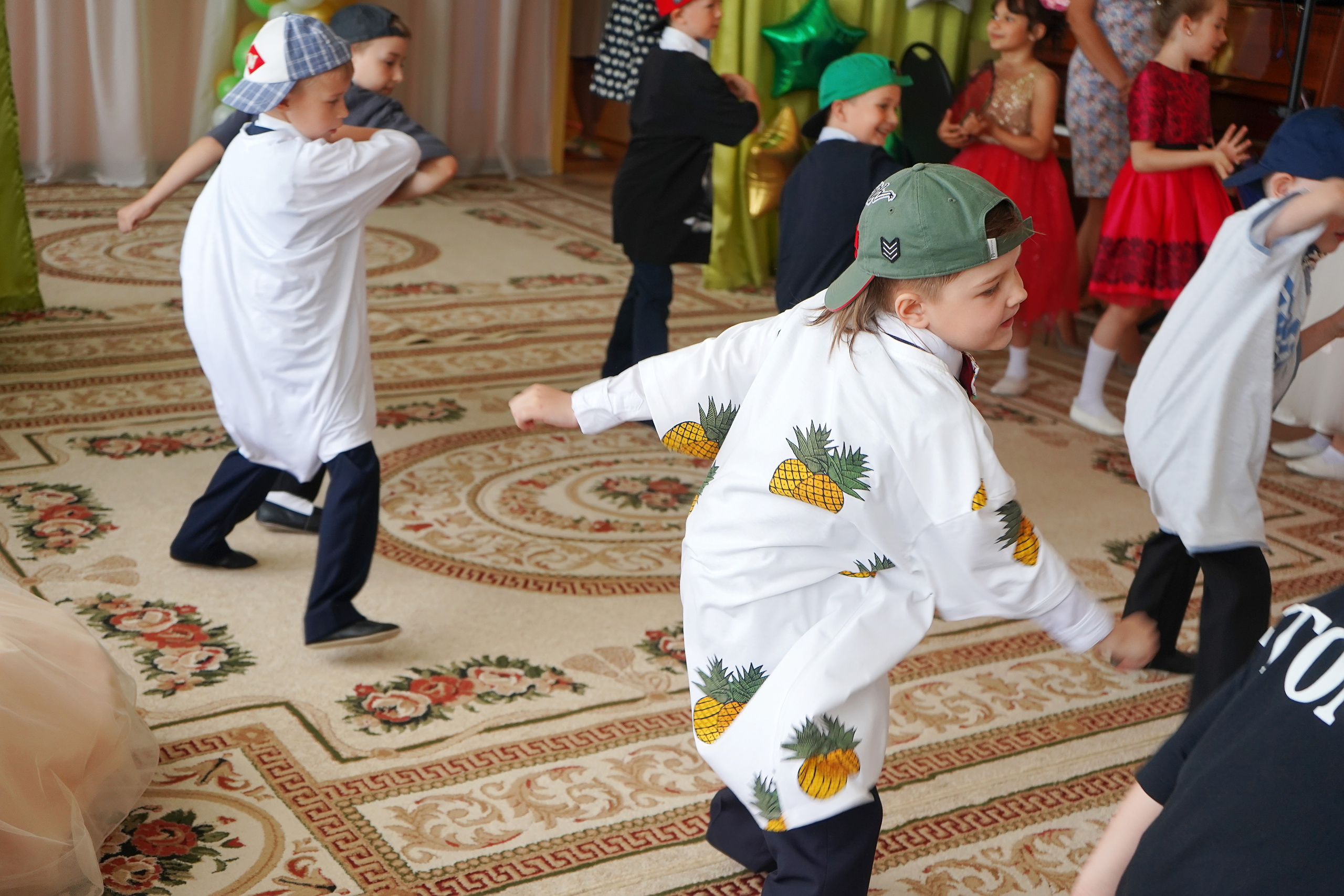 Фотосъемка видеосъёмка фотограф видеооператор новогодних утренников  в. Фотограф, видеооператор Нина Коршунова