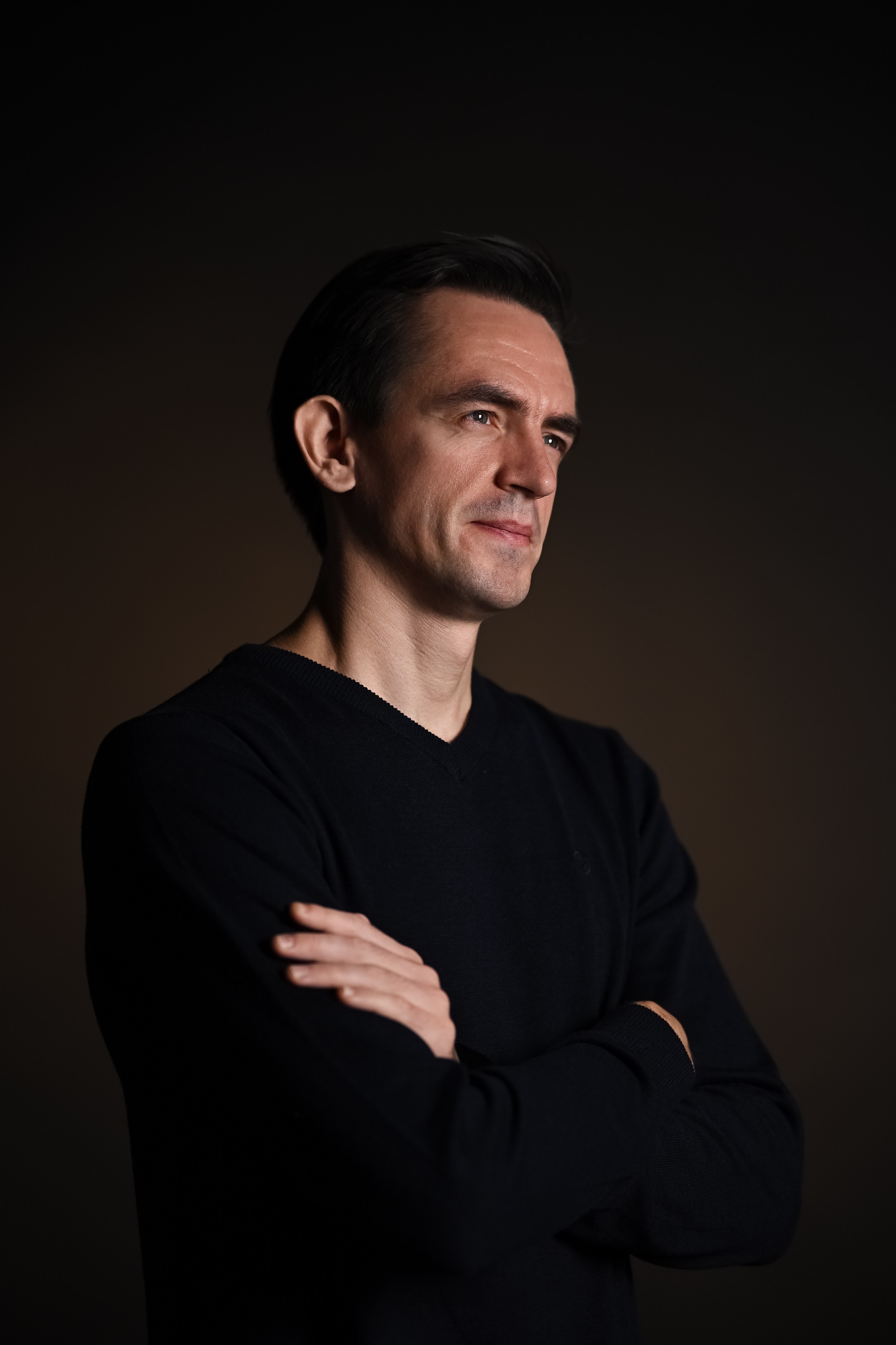 Элегантный мужской портрет в студии, выполненный фотографом Алексеем Клейменовым, Казань