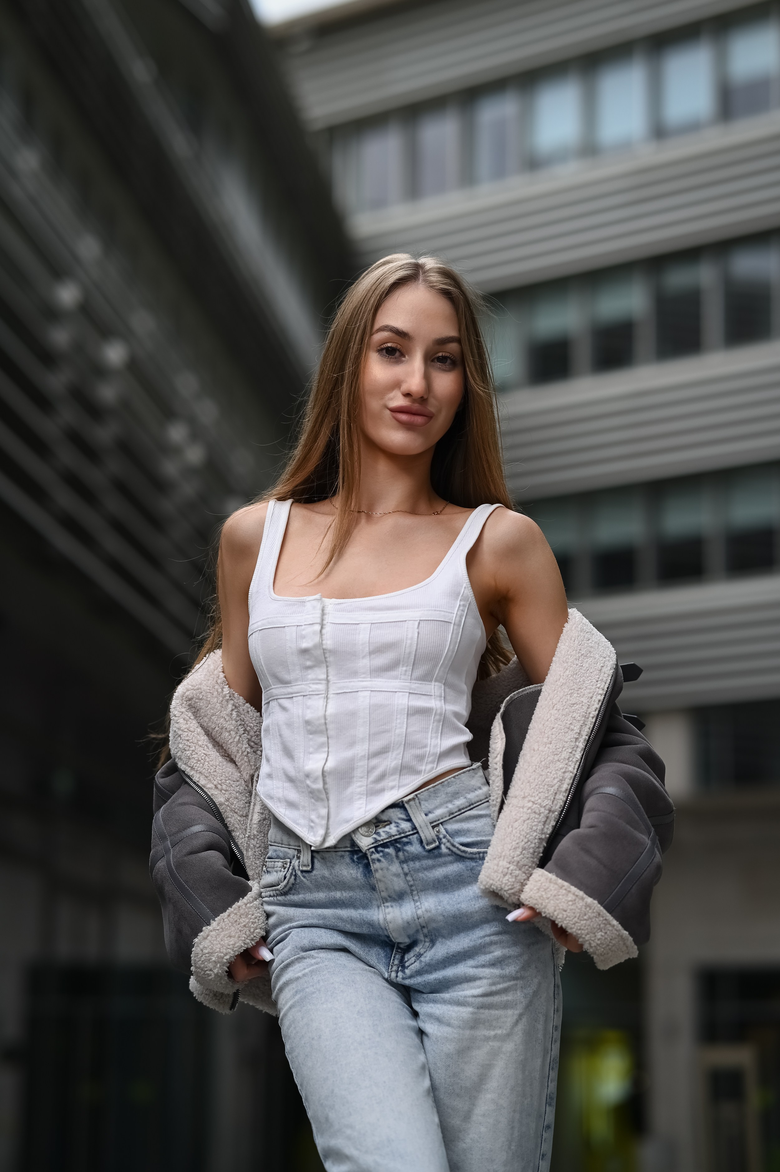 Стильная фотосессия в антураже современной архитектуры Казани