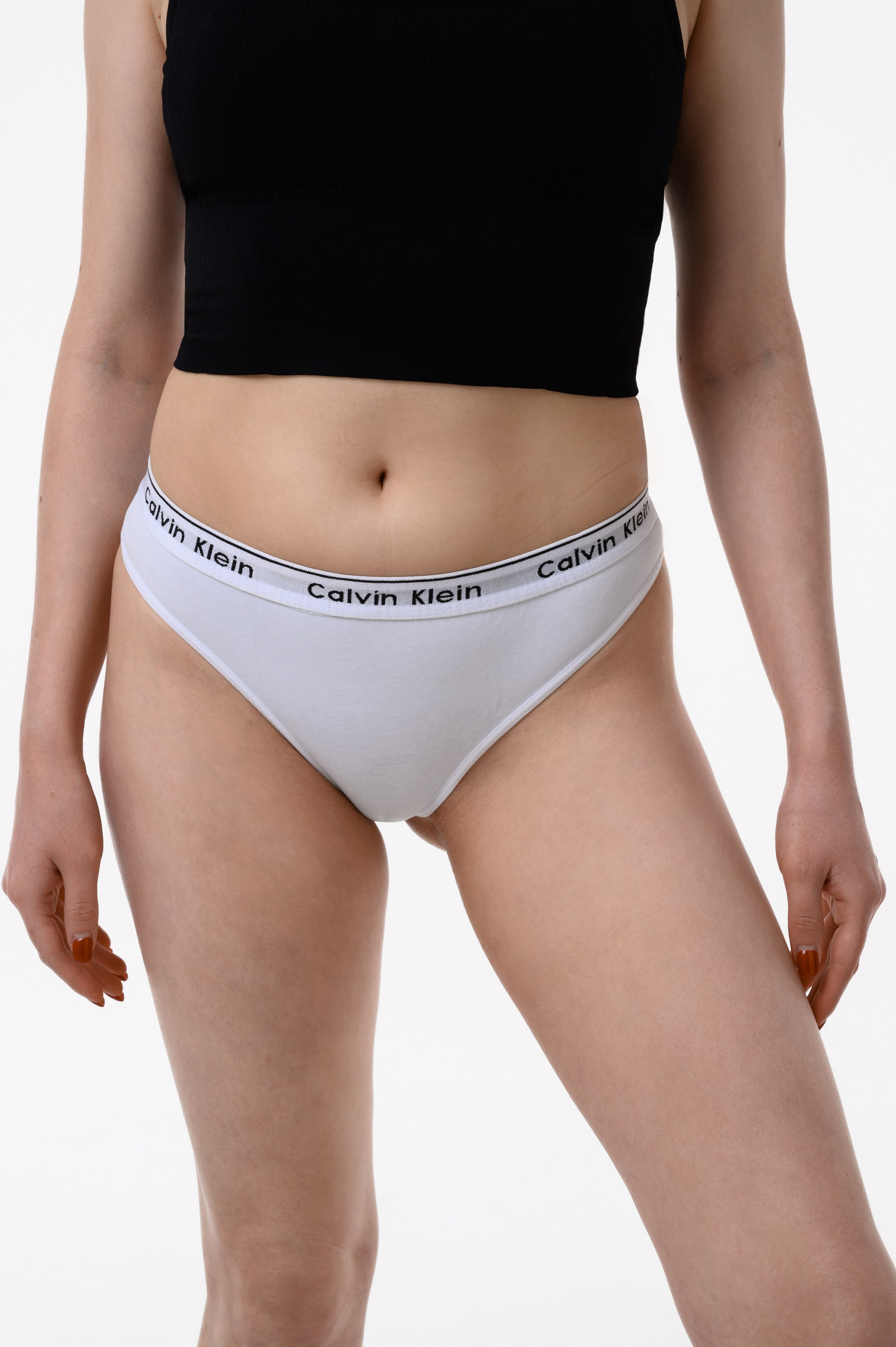 Предметная съемка женских трусов на модели в студии Казани