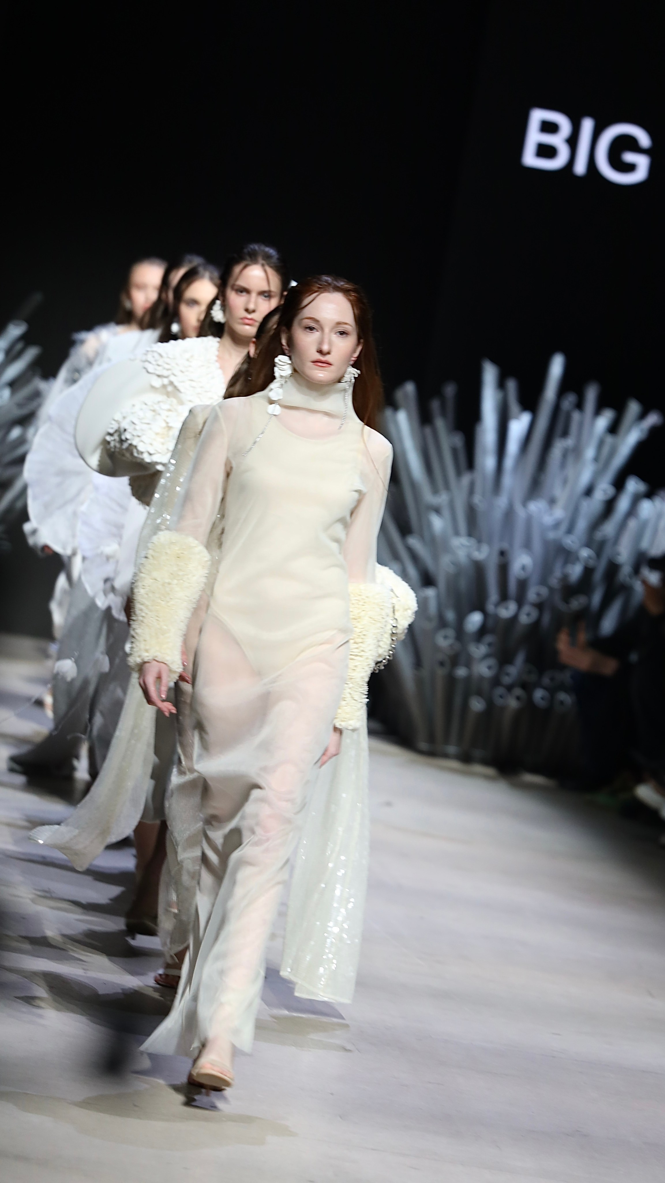 Съёмки модных показов. Фотограф в Москве — Рина Серёгина — съёмка в студии и репортаж