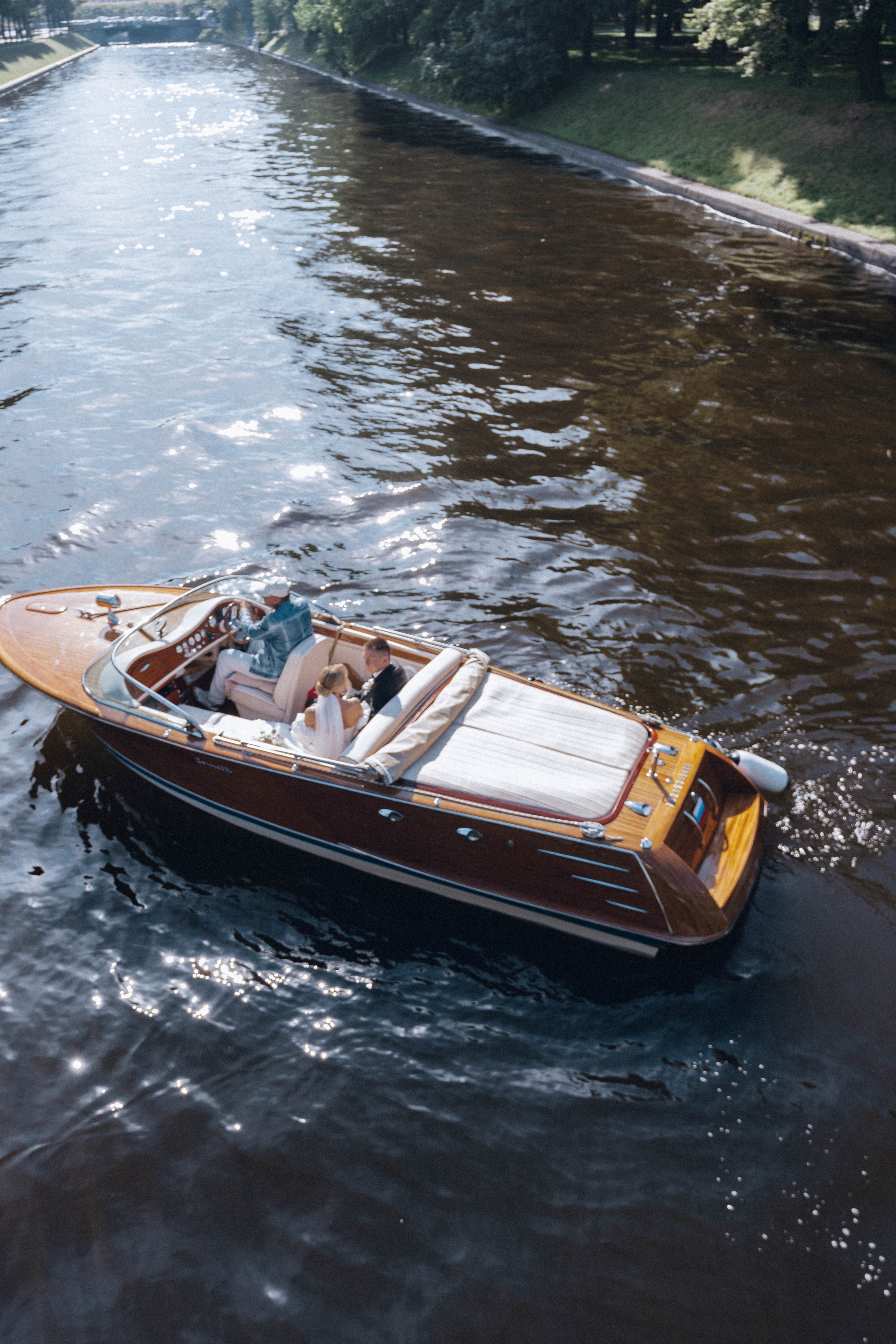 СВАДЕНБНАЯ СЬЕМКА НА КАТЕРЕ ПО КАНАЛАМ САНКТ-ПЕТЕРБУРГА И В АКВАТОРИИ НЕВЫ. Профессиональный фотограф, Санкт-Петербург — Виктория Богомолова