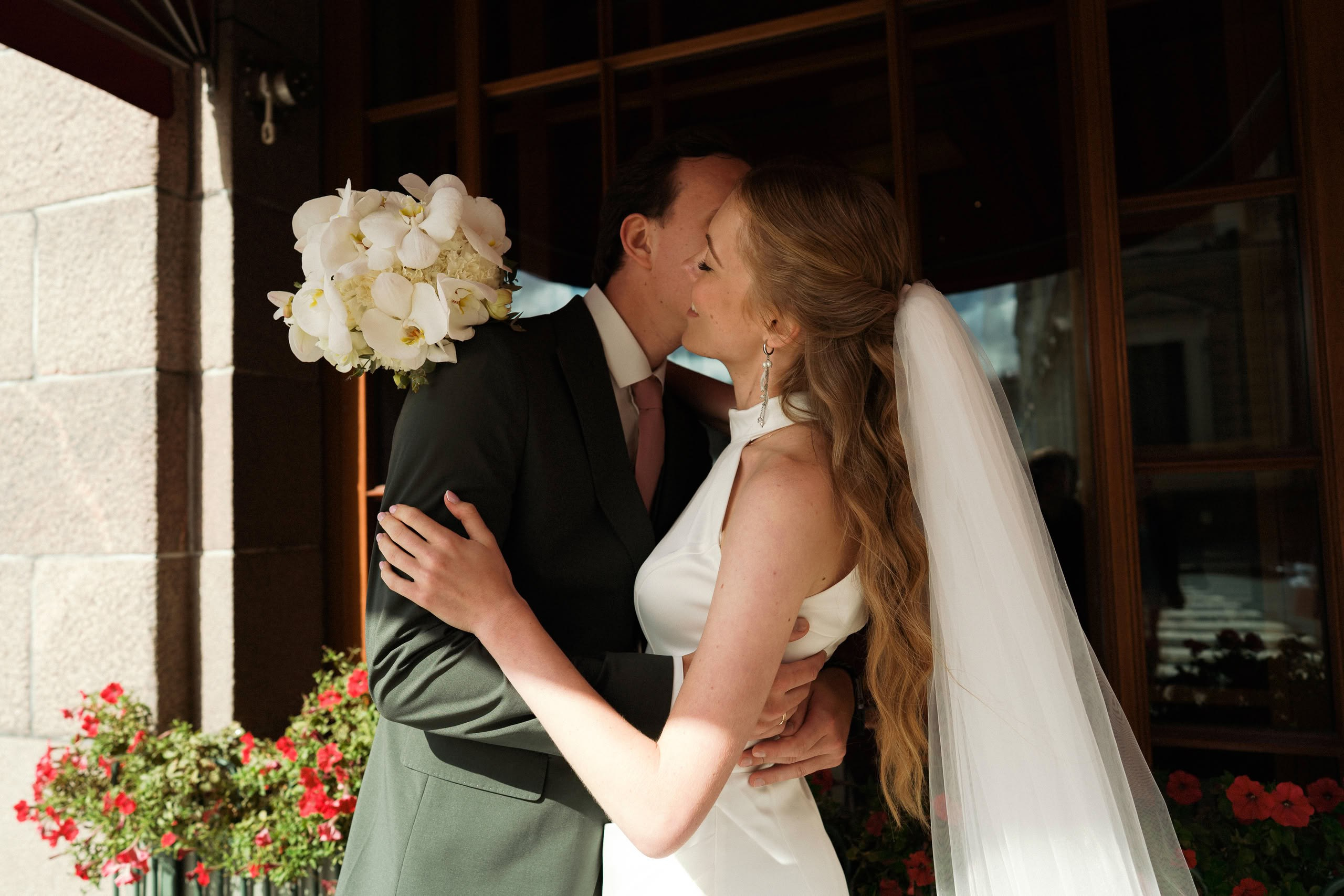 Арина и Илья — свадьба в Петербурге, цифра и плёнка. Свадебный фотограф Дмитрий Родионов — Санкт-Петербург и Ленинградская область