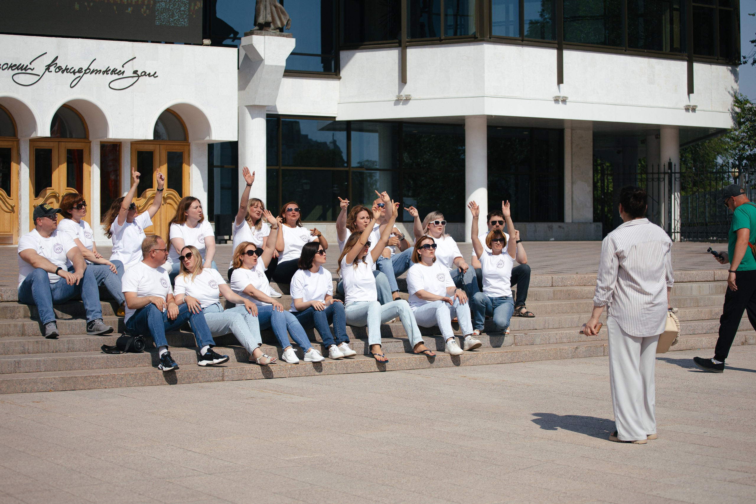 Репортажные фото съёмки клипа от родителей выпускникам. Свадебный фотограф в Воронеже Александр Работкин
