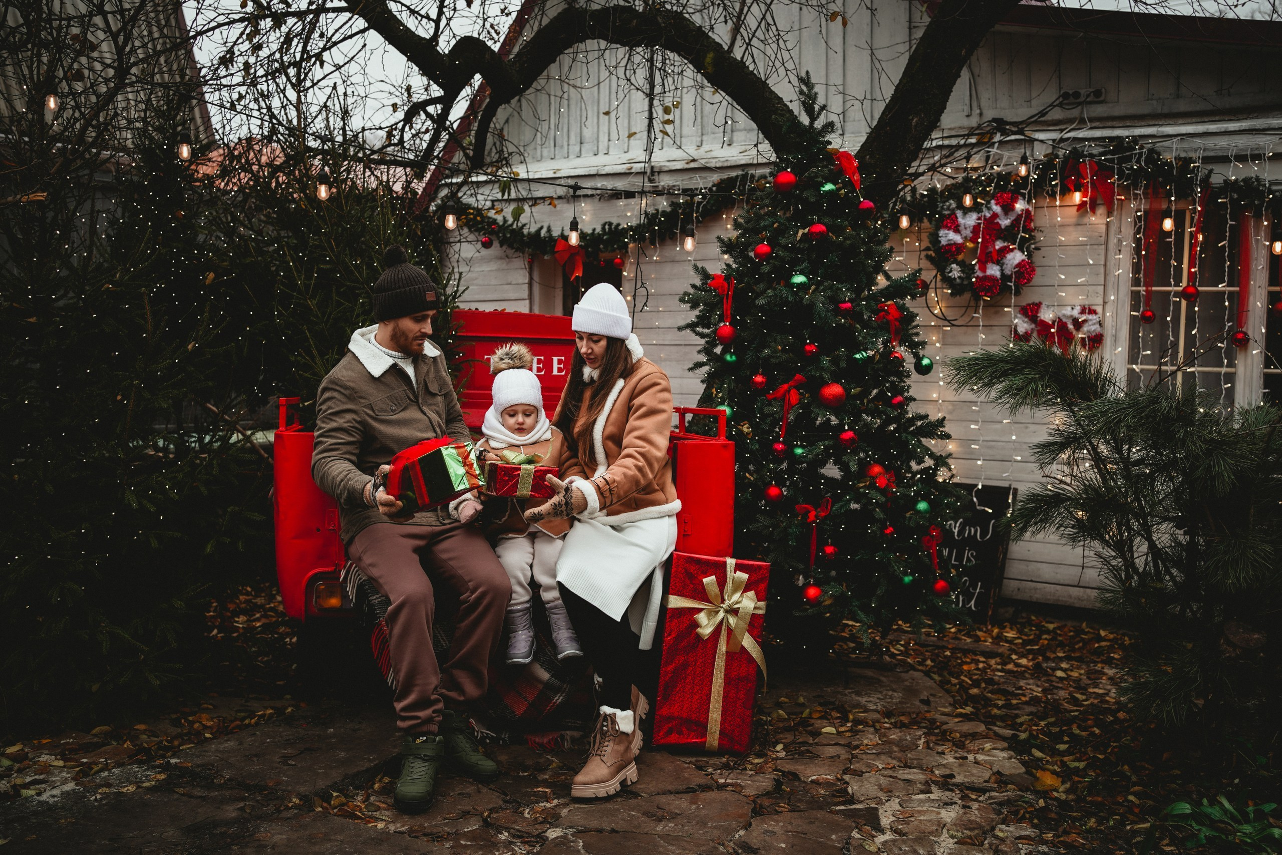 Новогодняя семейная фотосессия в фотостудии Авокадо. Ростов-на-Дону. Свадебный фотограф в Ростове-на-Дону. Таинство Крещения и Венчания, семейные фотосессии. Алёна Чёботова